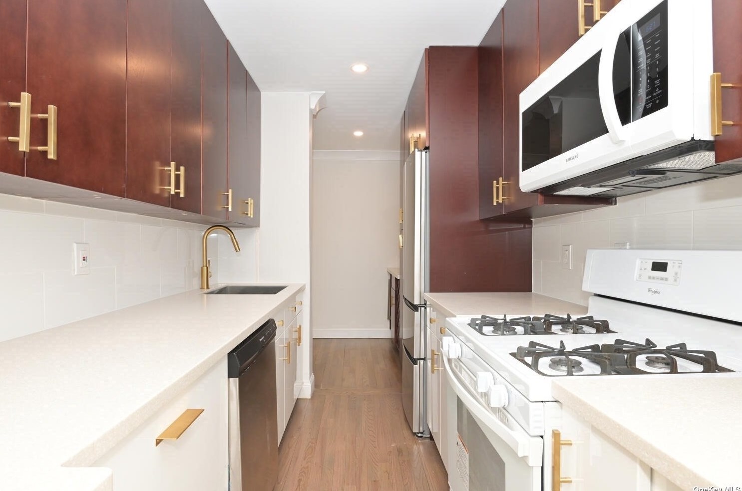 6 Birchwood Ct Apt 4n, Garden City, NY