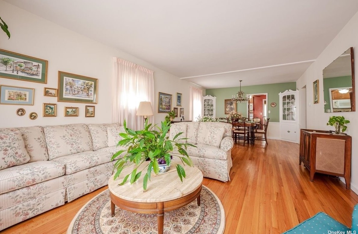 516 Cedarhurst Ave, Cedarhurst, NY 11516