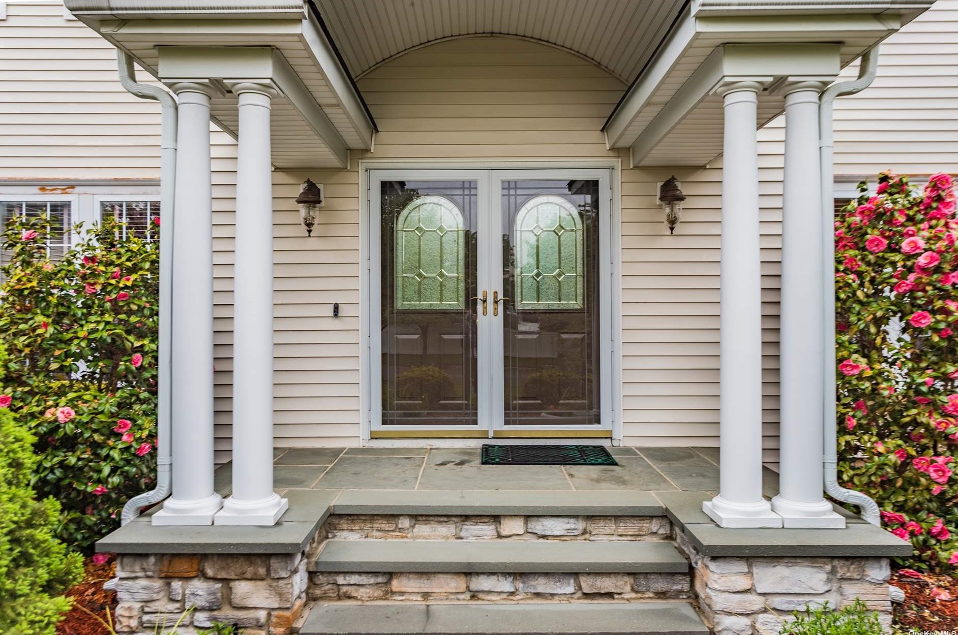 54 Casey Ln, Mount Sinai, NY 11766