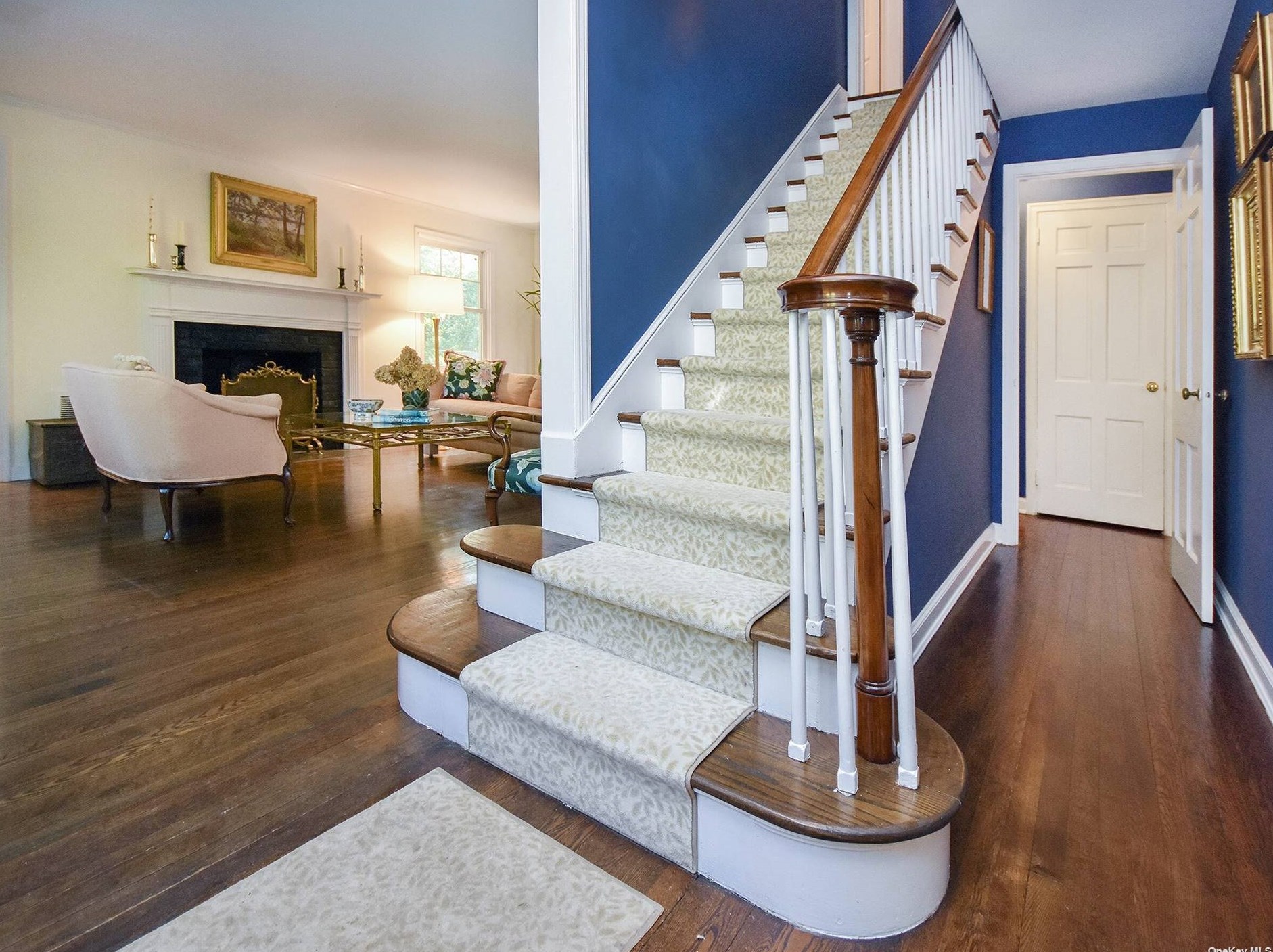 62 Clinton St, Sea Cliff, NY 11579-1834