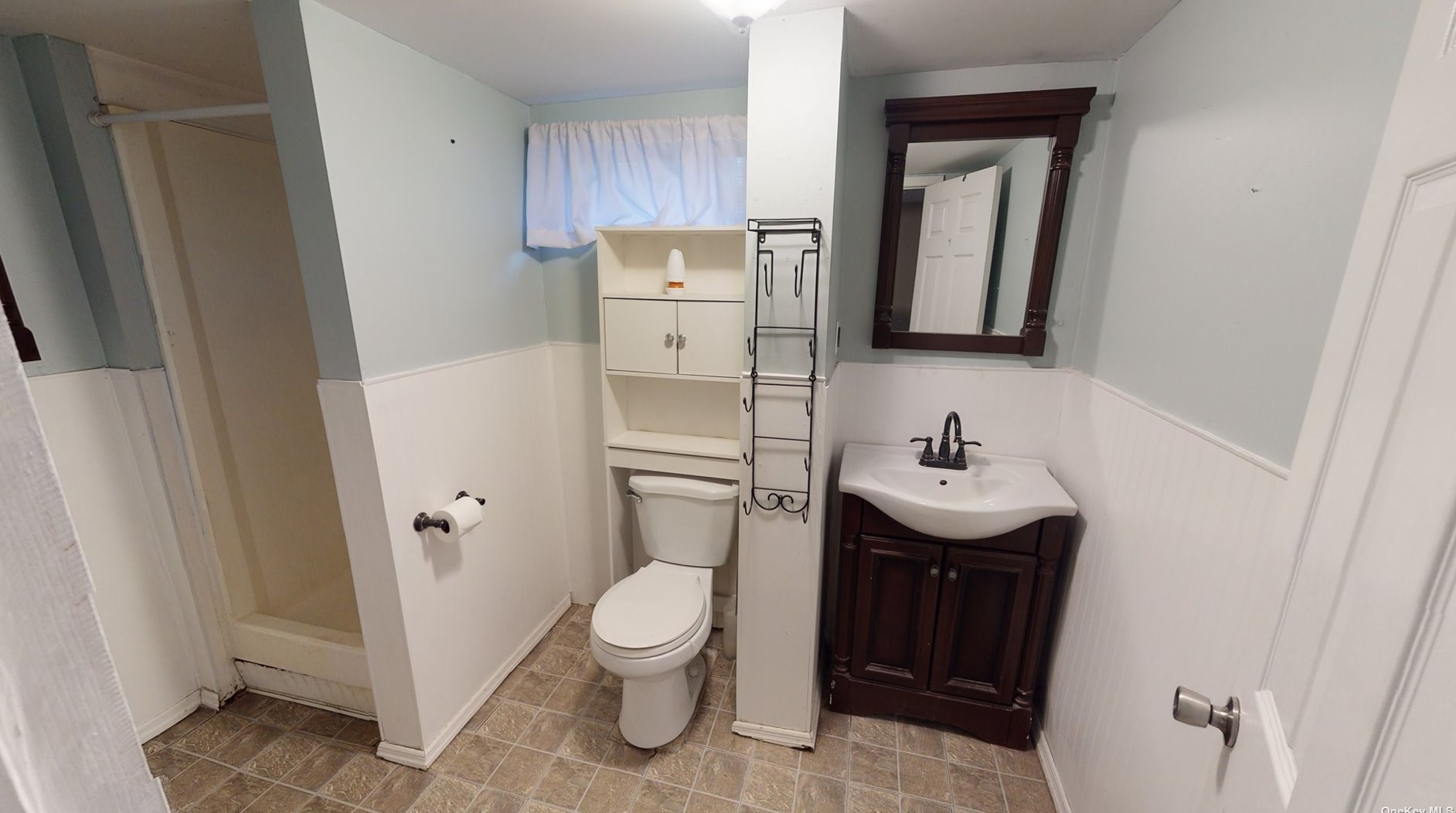 462 Adirondack Dr, Farmingville NY  11738-2043 exterior