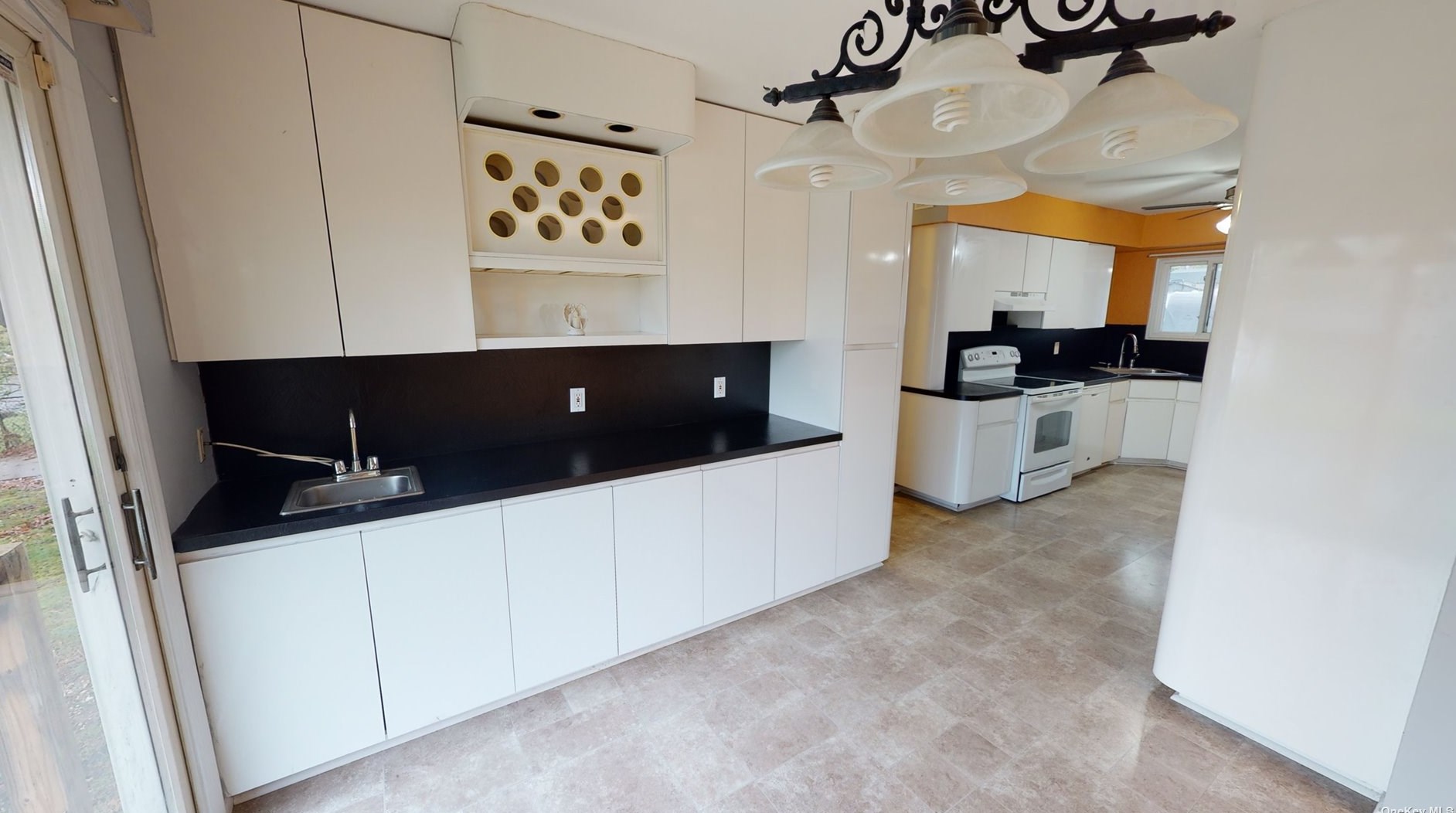 462 Adirondack Dr, Farmingville NY  11738-2043 exterior