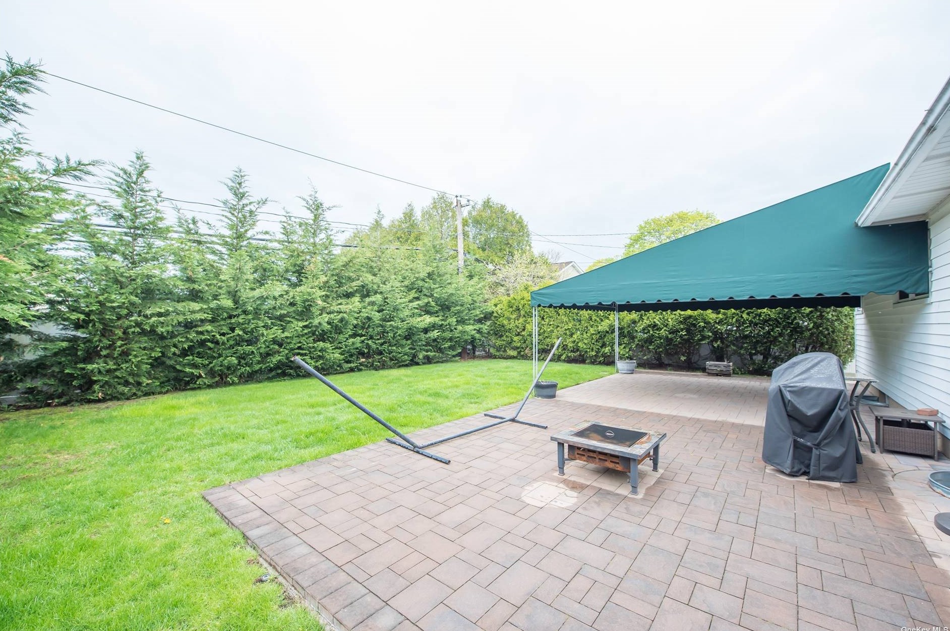 153 Dartmouth Dr, Hicksville, NY 11801-3422