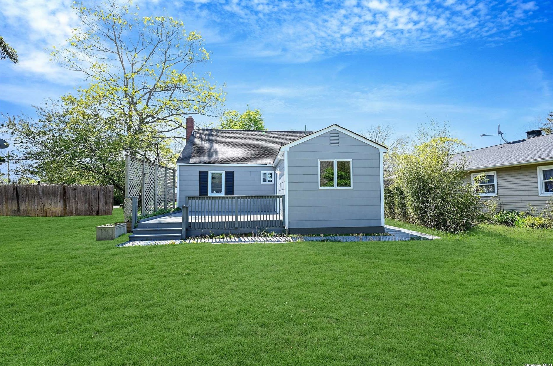 21 Birchwood Dr, Smith Point NY  11967-3907 exterior