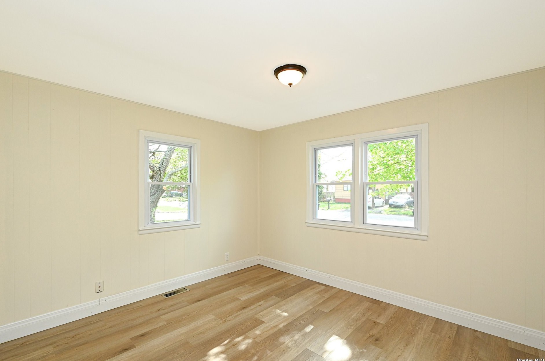 21 Birchwood Dr, Smith Point NY  11967-3907 exterior