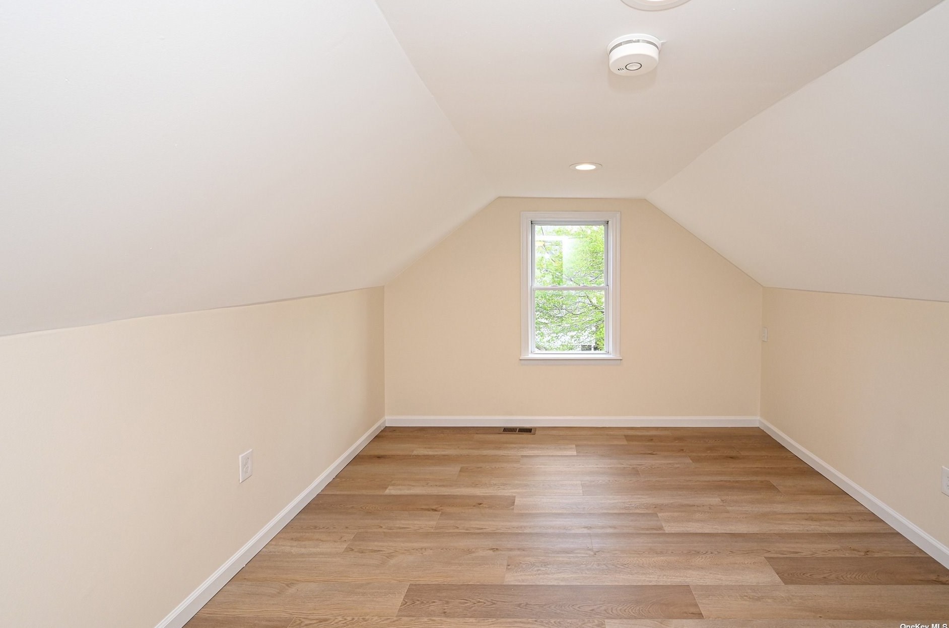 21 Birchwood Dr, Smith Point NY  11967-3907 exterior