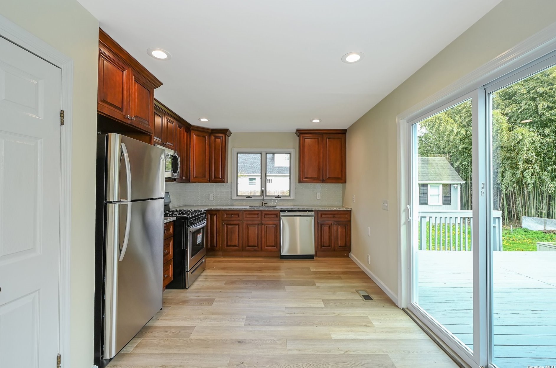 21 Birchwood Dr, Smith Point NY  11967-3907 exterior