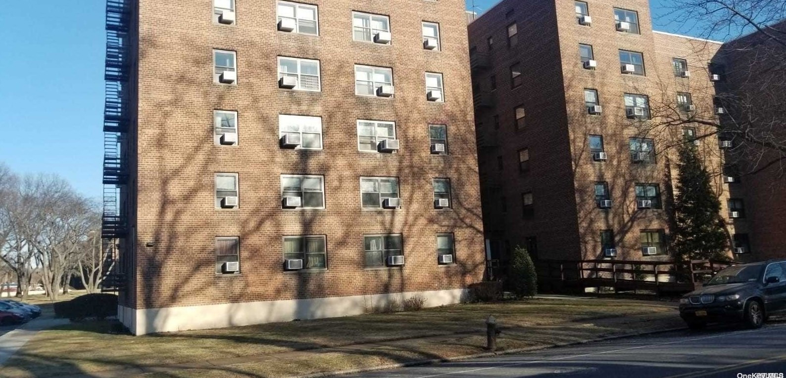 73-45 210th St, Flushing, NY 11364-2446