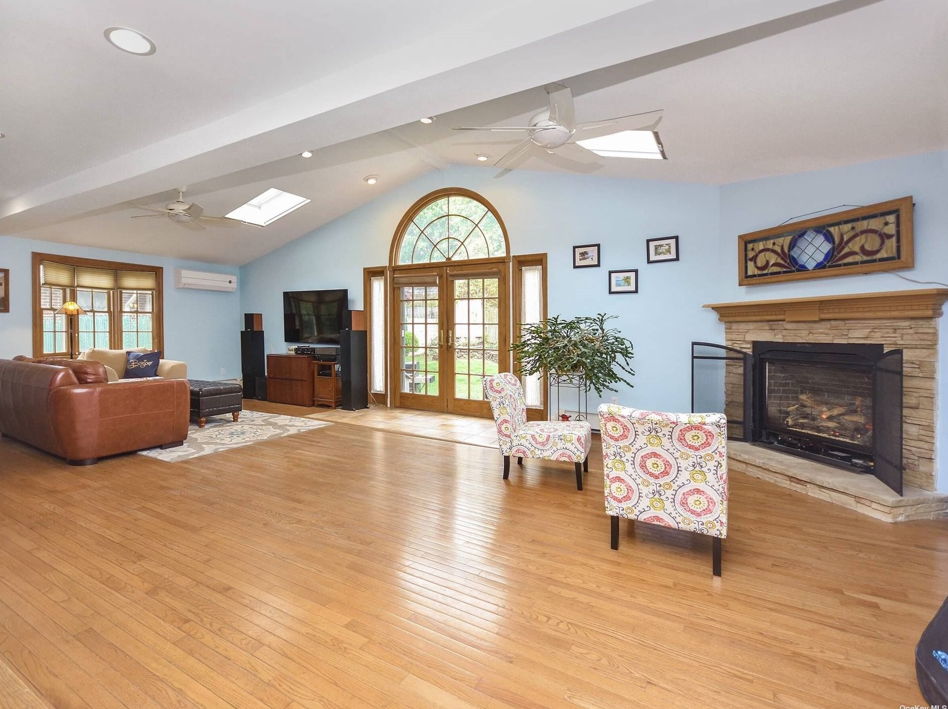 40 Valentine Ave, Glen Cove NY  11542-4146 exterior
