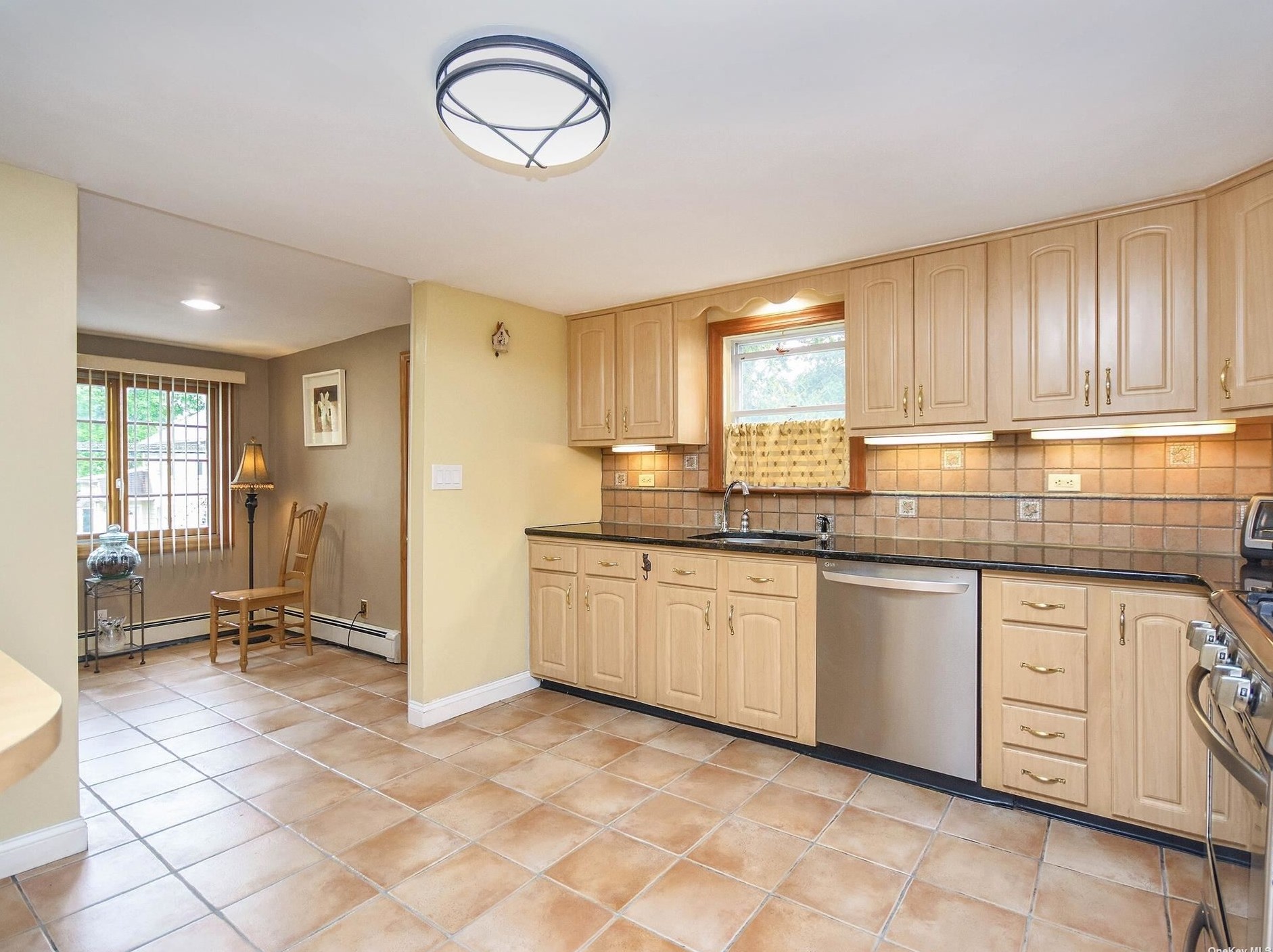 40 Valentine Ave, Glen Cove NY  11542-4146 exterior