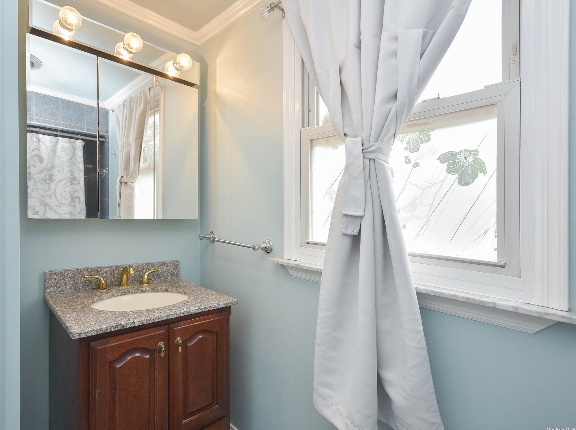 40 Valentine Ave, Glen Cove NY  11542-4146 exterior