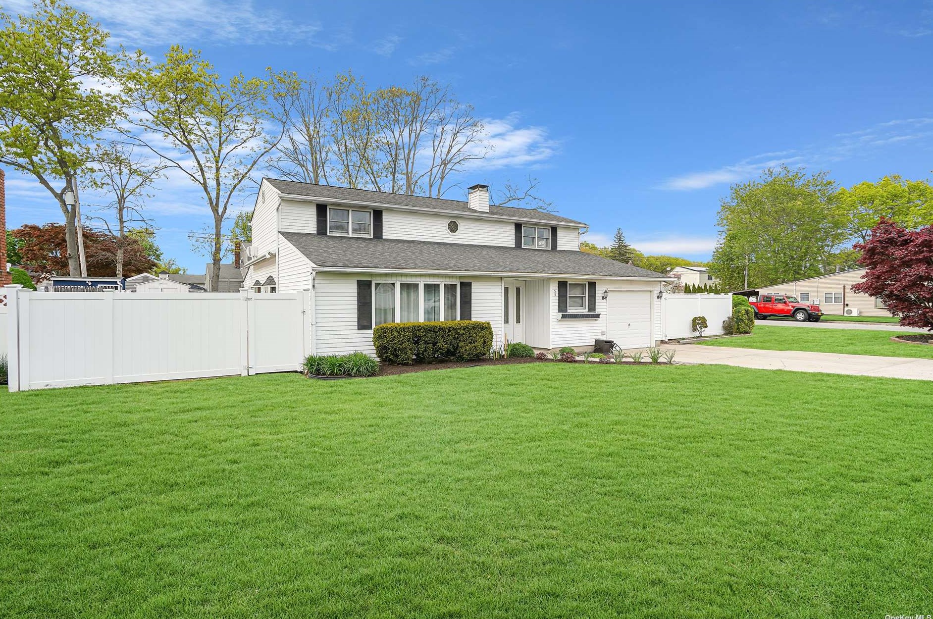 53 Biscayne Dr, Selden, NY 11784-1014
