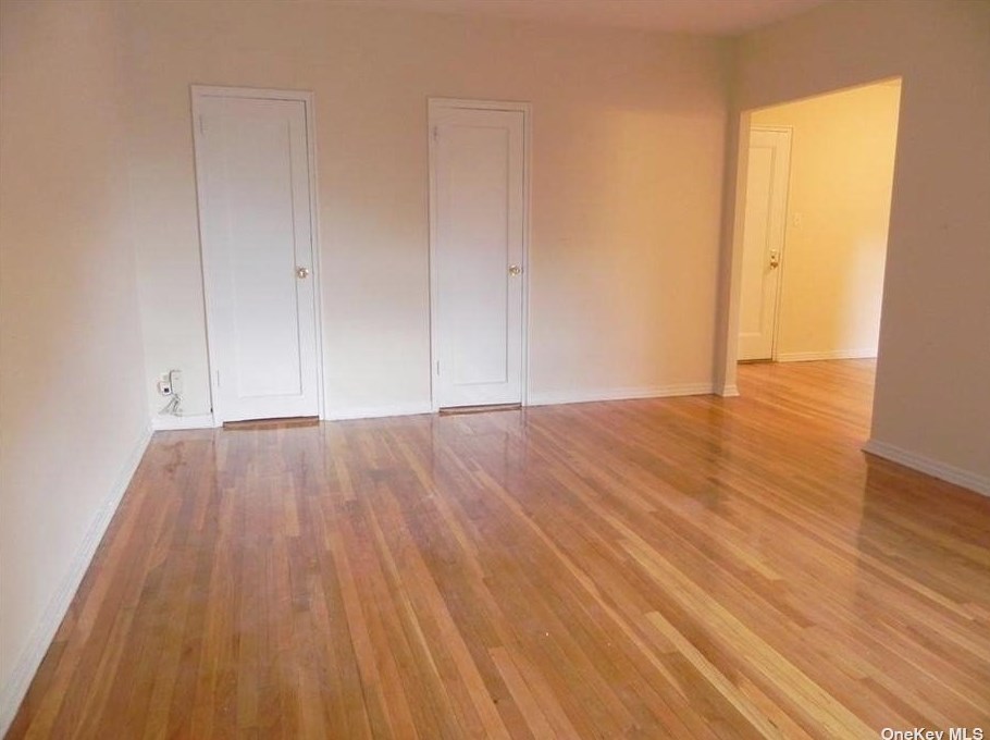 46 Schenck Ave Apt 2q, Great Neck, NY