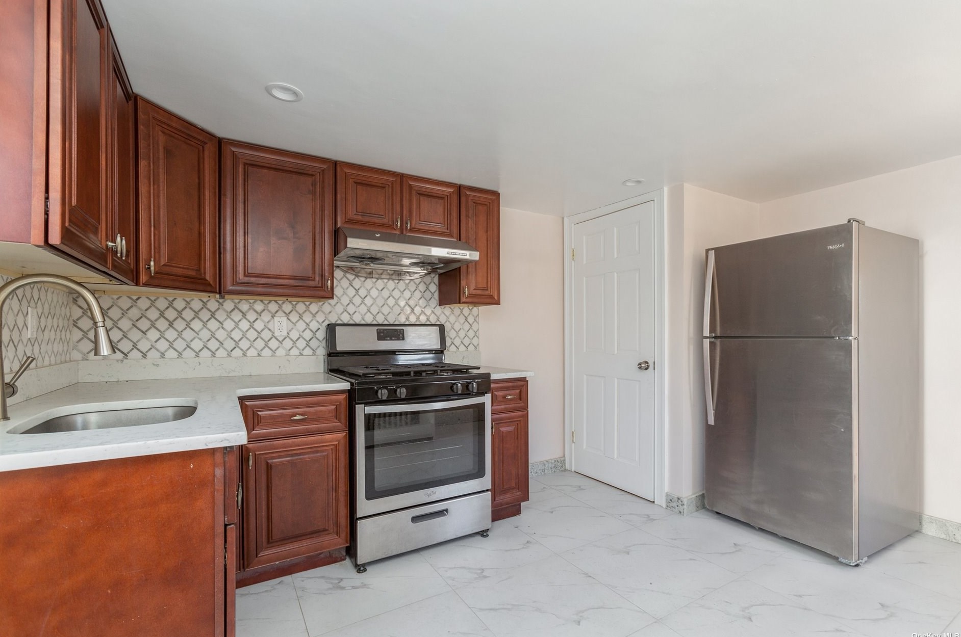 3 3rd St, East Hills NY  11548-1307 exterior