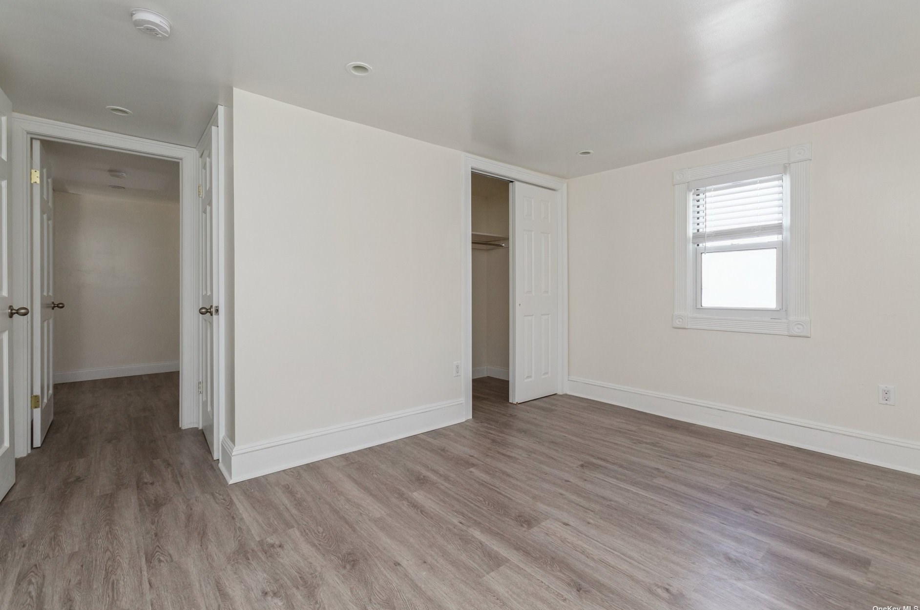 3 3rd St, East Hills NY  11548-1307 exterior