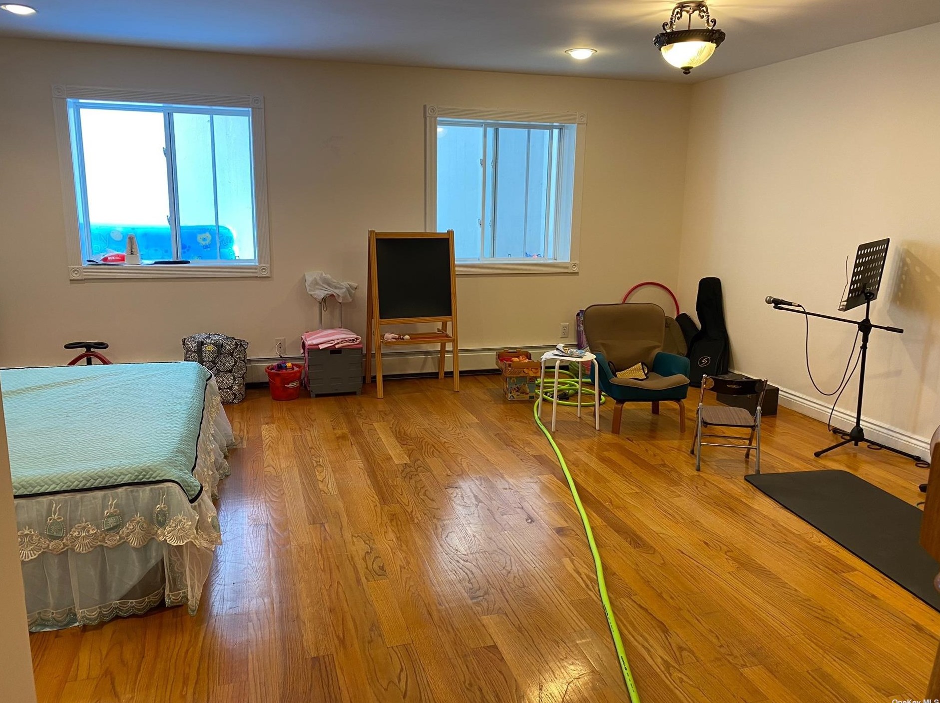 61-43 218th St #1st Fl, Flushing, NY 11364