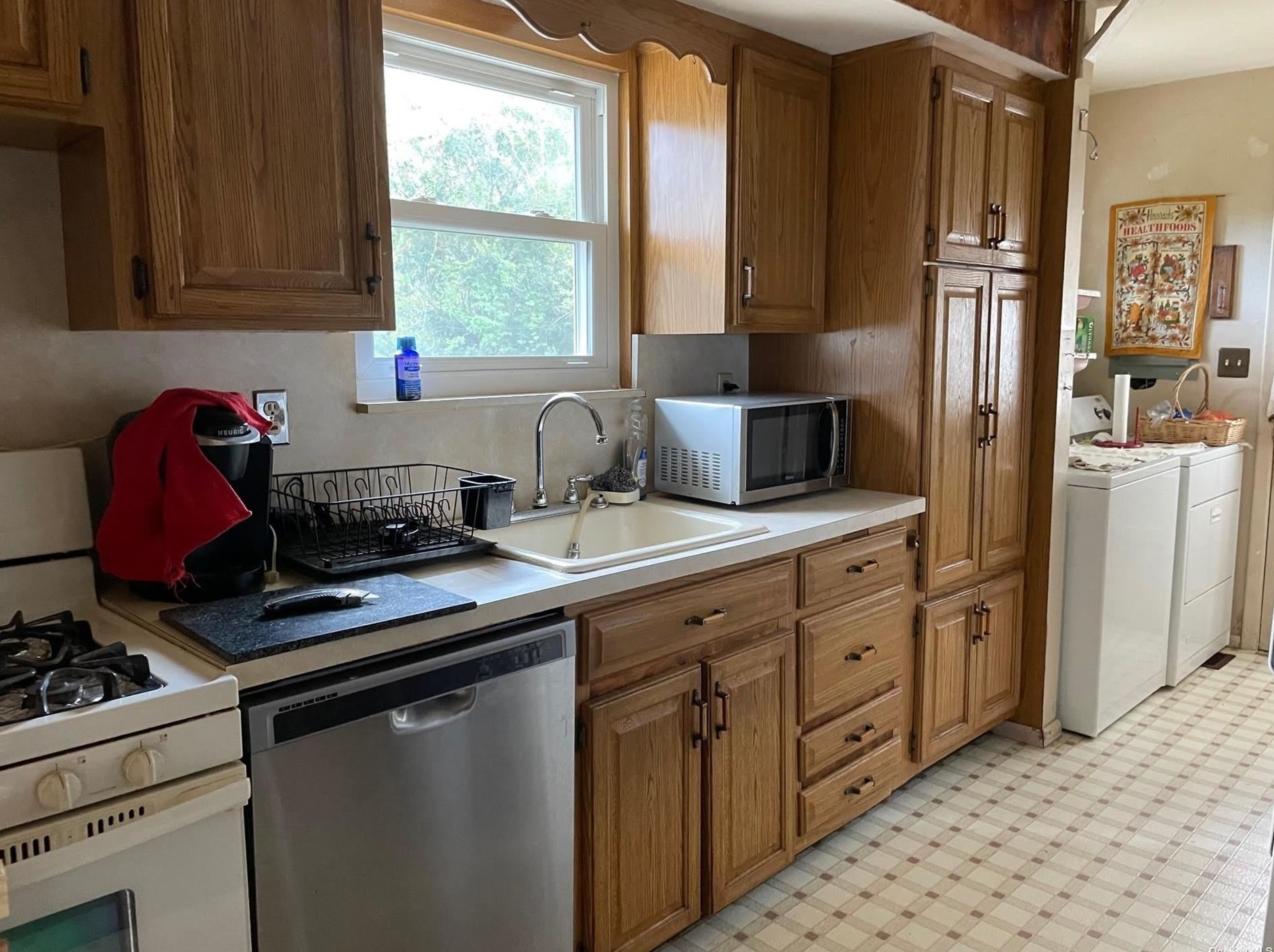 186 Plaisted Ave, Hauppauge, NY 11788-2750