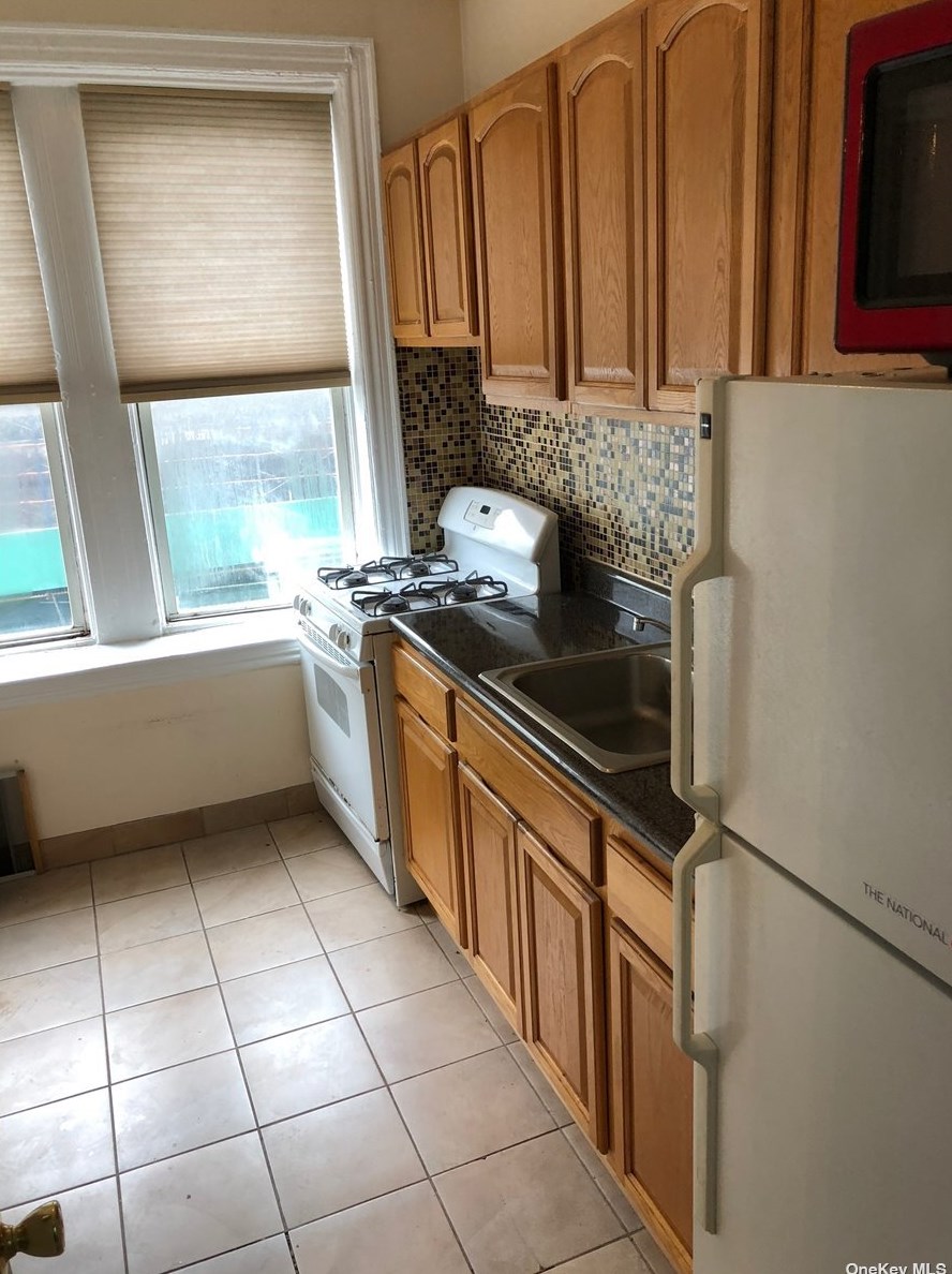 3514 30th Ave, Long Island City, NY 11103