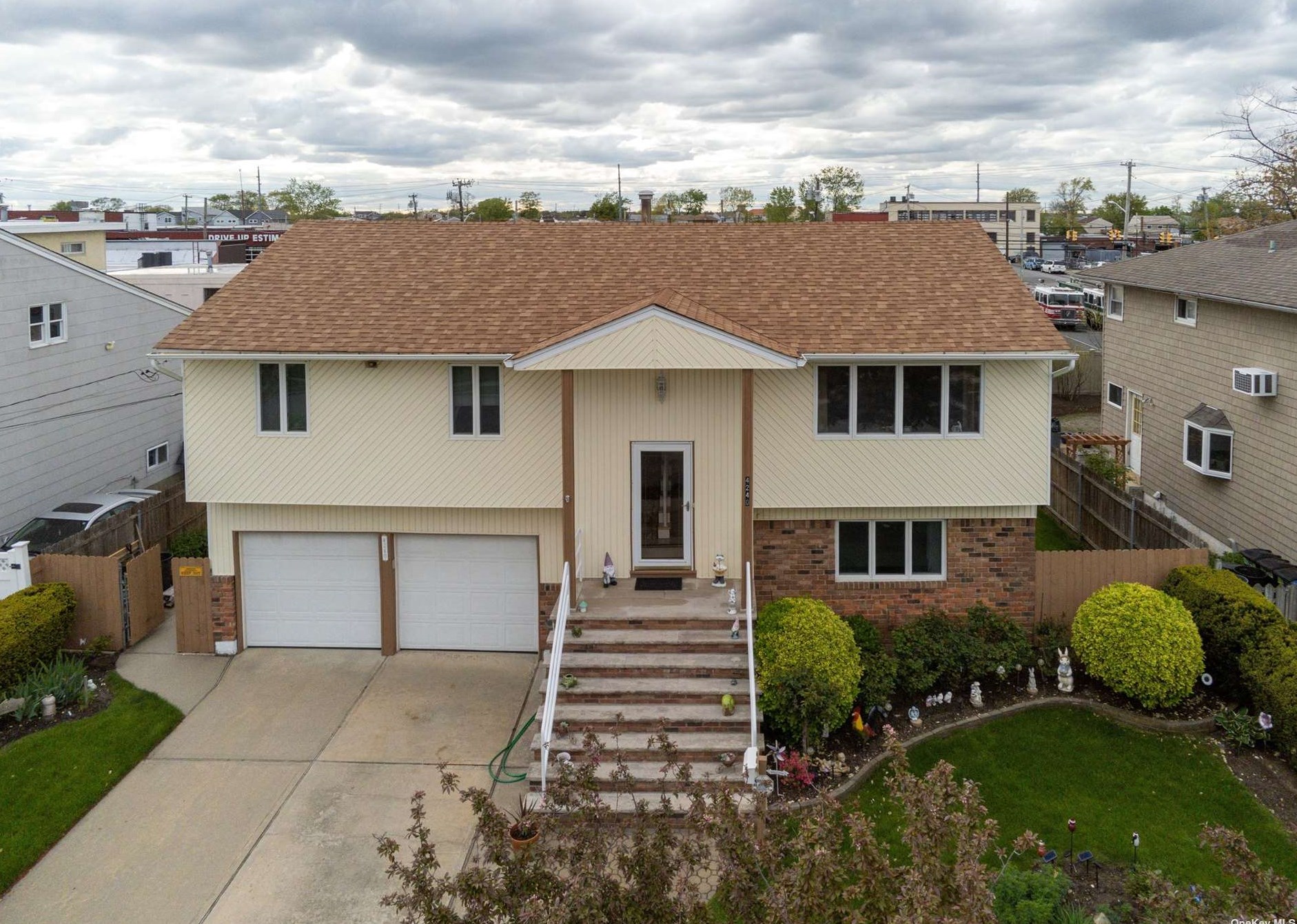 4240 Broadway, Barnum Island, NY 11558-1613