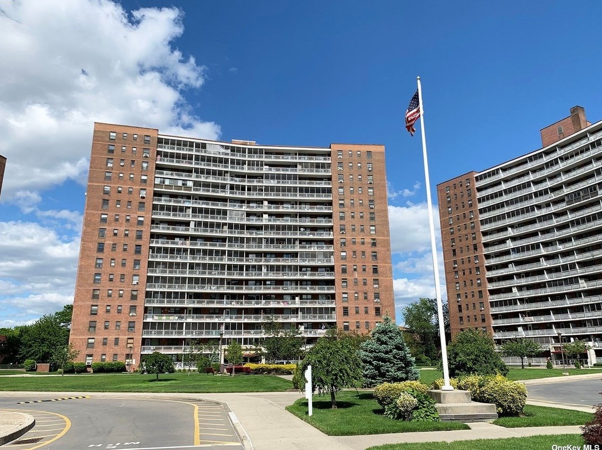 6135 98th St, Flushing NY  11374-1426 exterior