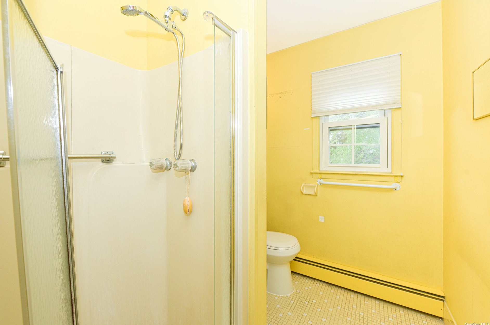 2905 Oceanside Rd, Rockville Centre NY  11572-3149 exterior