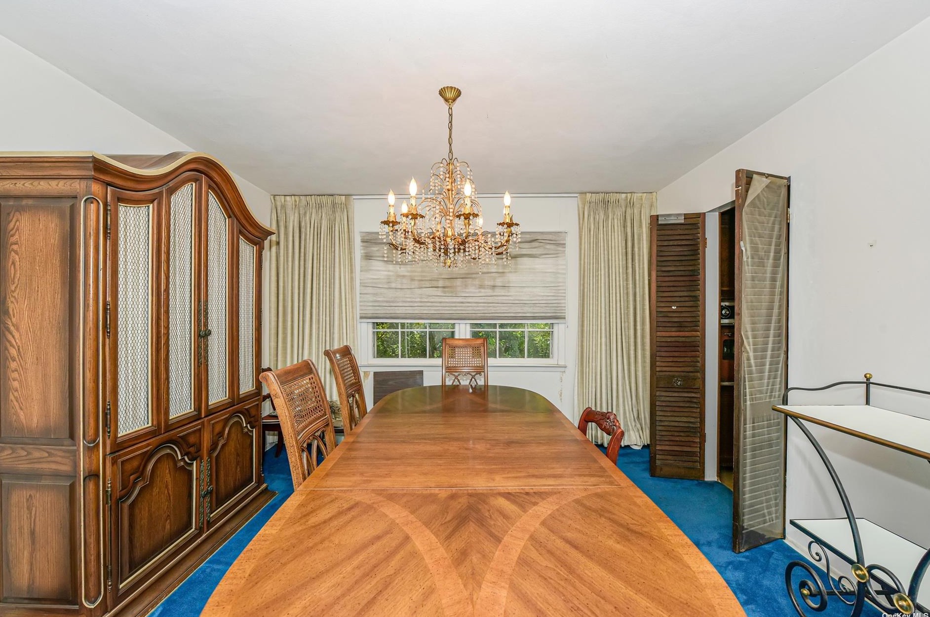 2905 Oceanside Rd, Rockville Centre NY  11572-3149 exterior