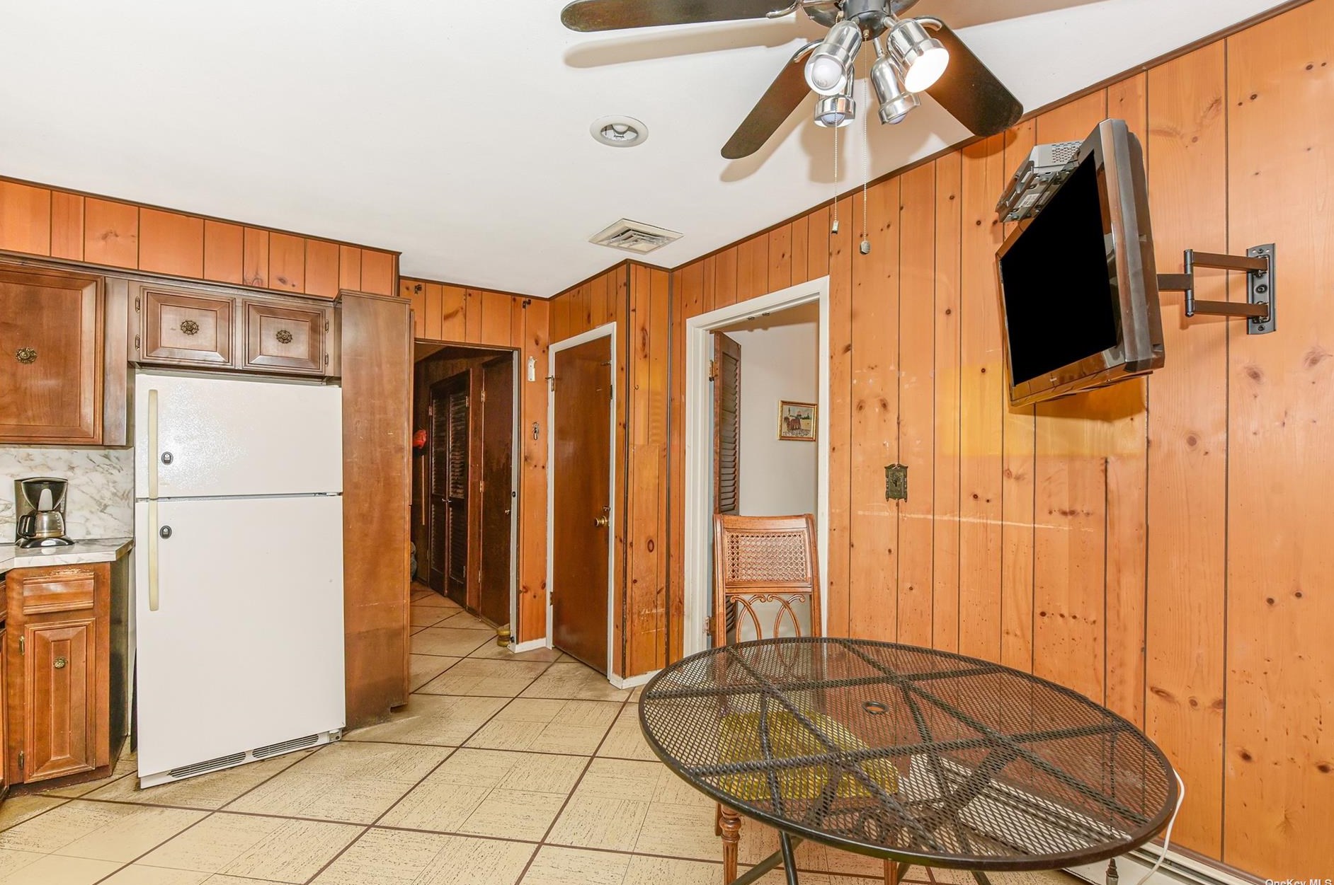 2905 Oceanside Rd, Rockville Centre NY  11572-3149 exterior