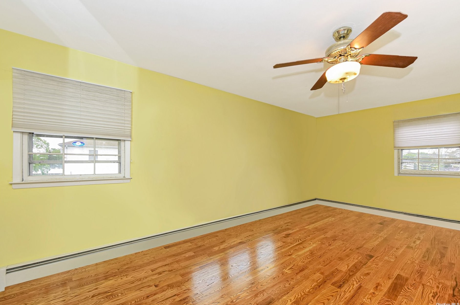 2905 Oceanside Rd, Rockville Centre NY  11572-3149 exterior