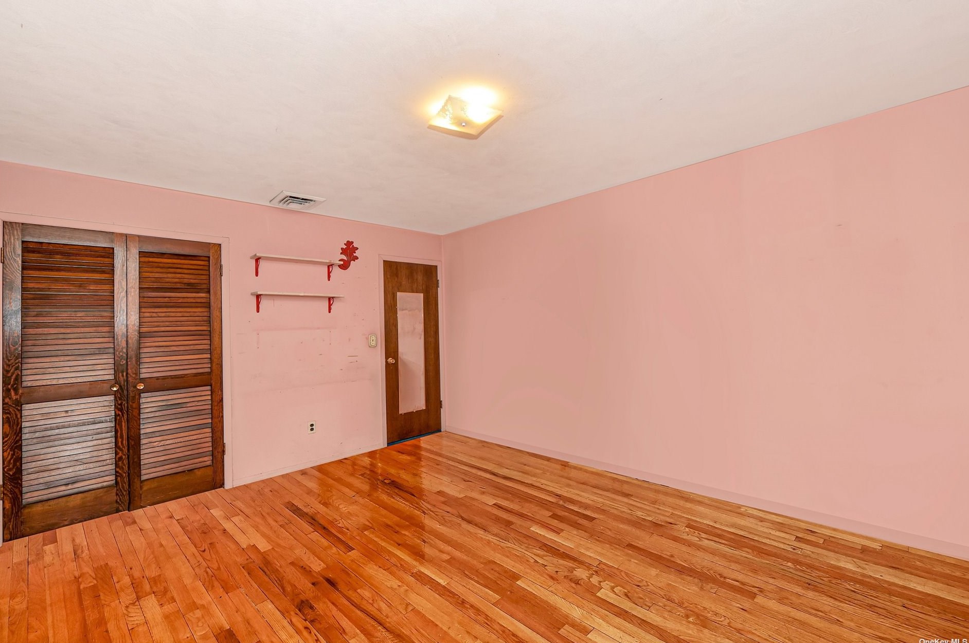 2905 Oceanside Rd, Rockville Centre NY  11572-3149 exterior