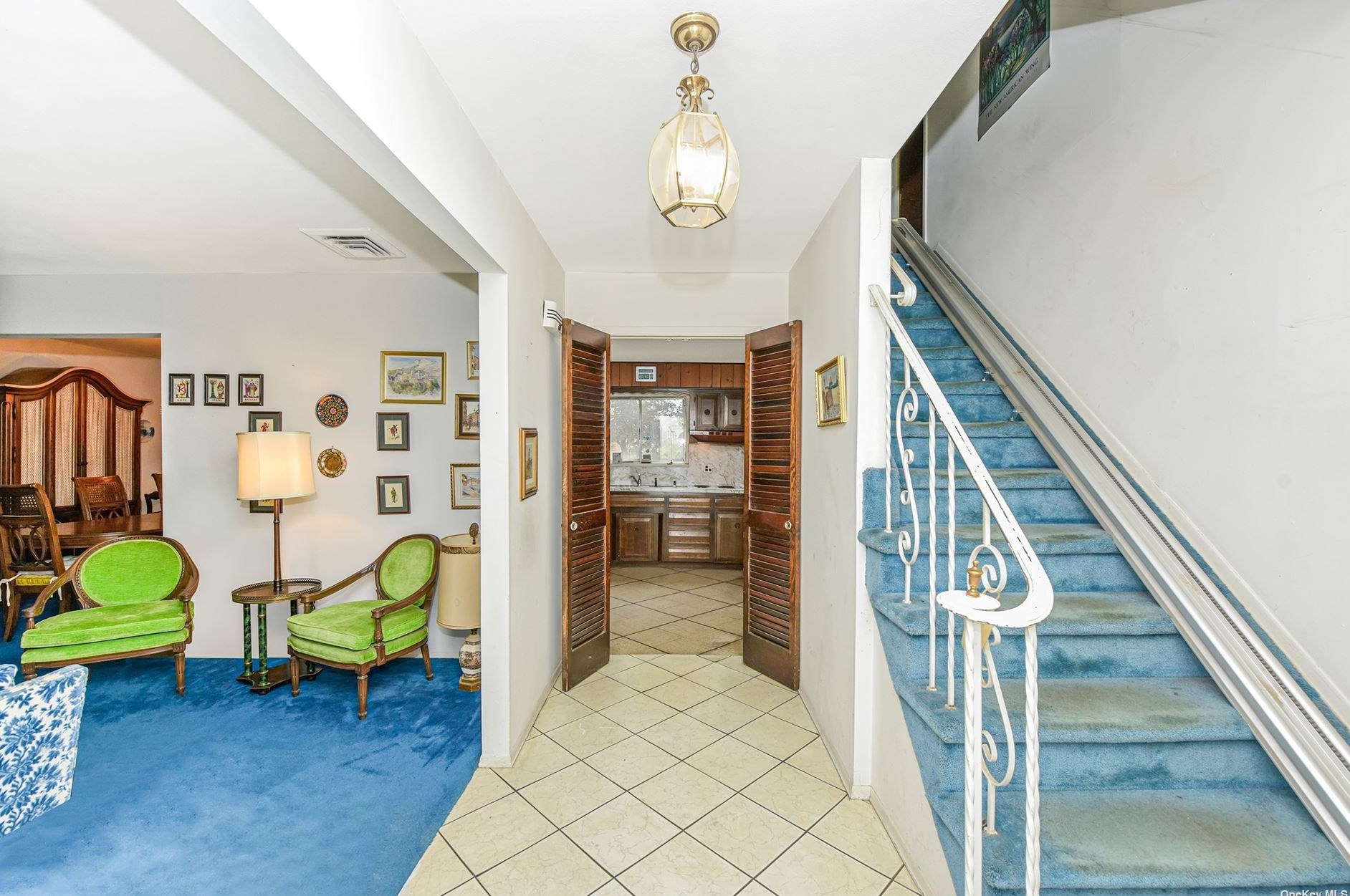 2905 Oceanside Rd, Rockville Centre NY  11572-3149 exterior