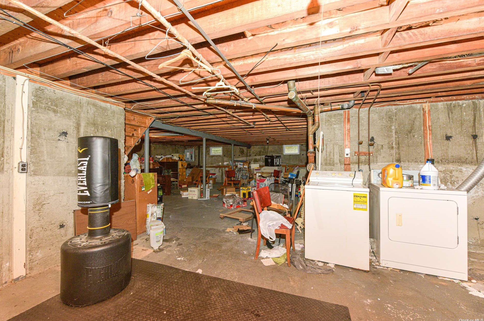 2905 Oceanside Rd, Rockville Centre NY  11572-3149 exterior