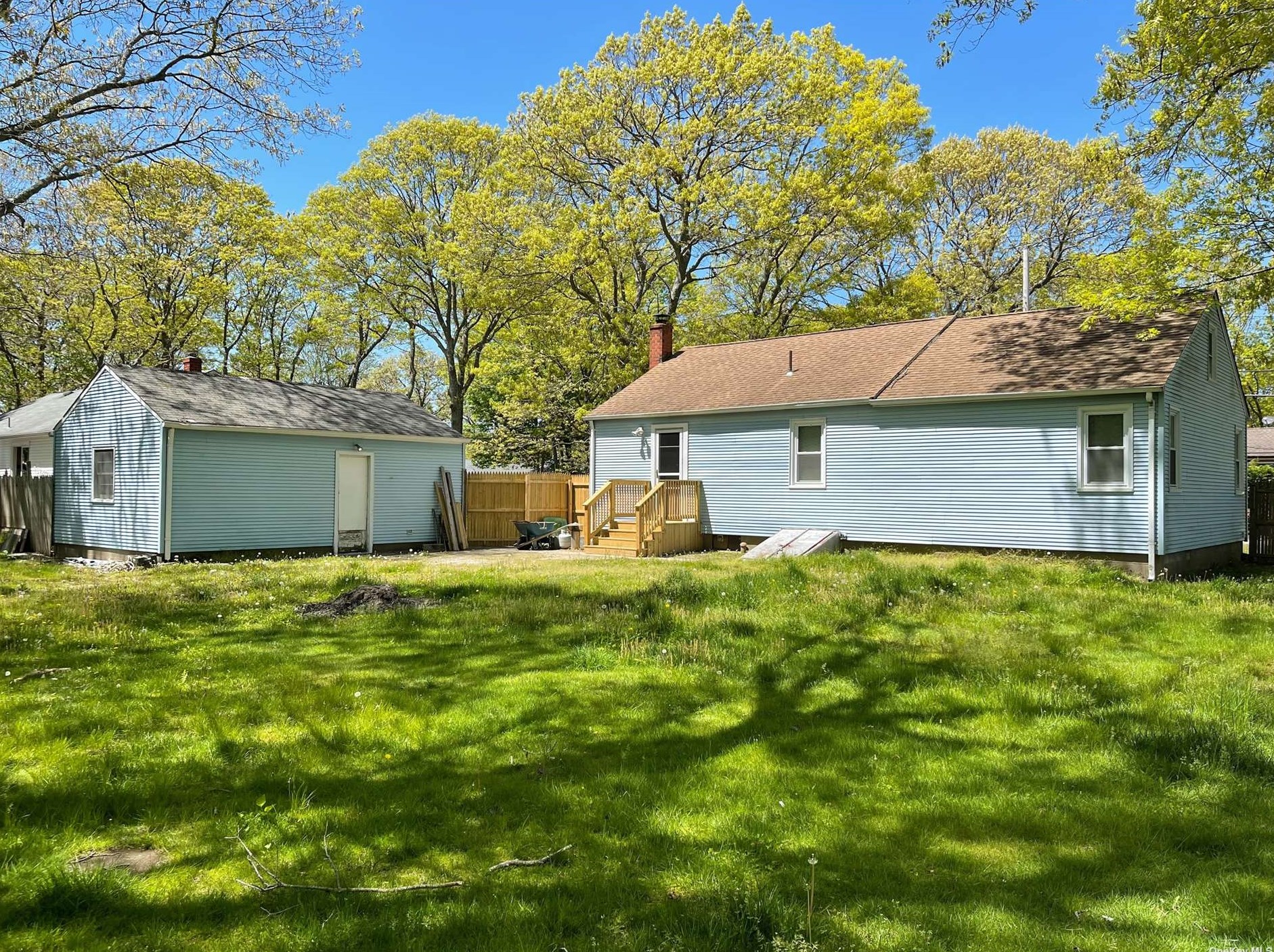 178 Pawnee Ave, Manor Park, NY 11950-5007