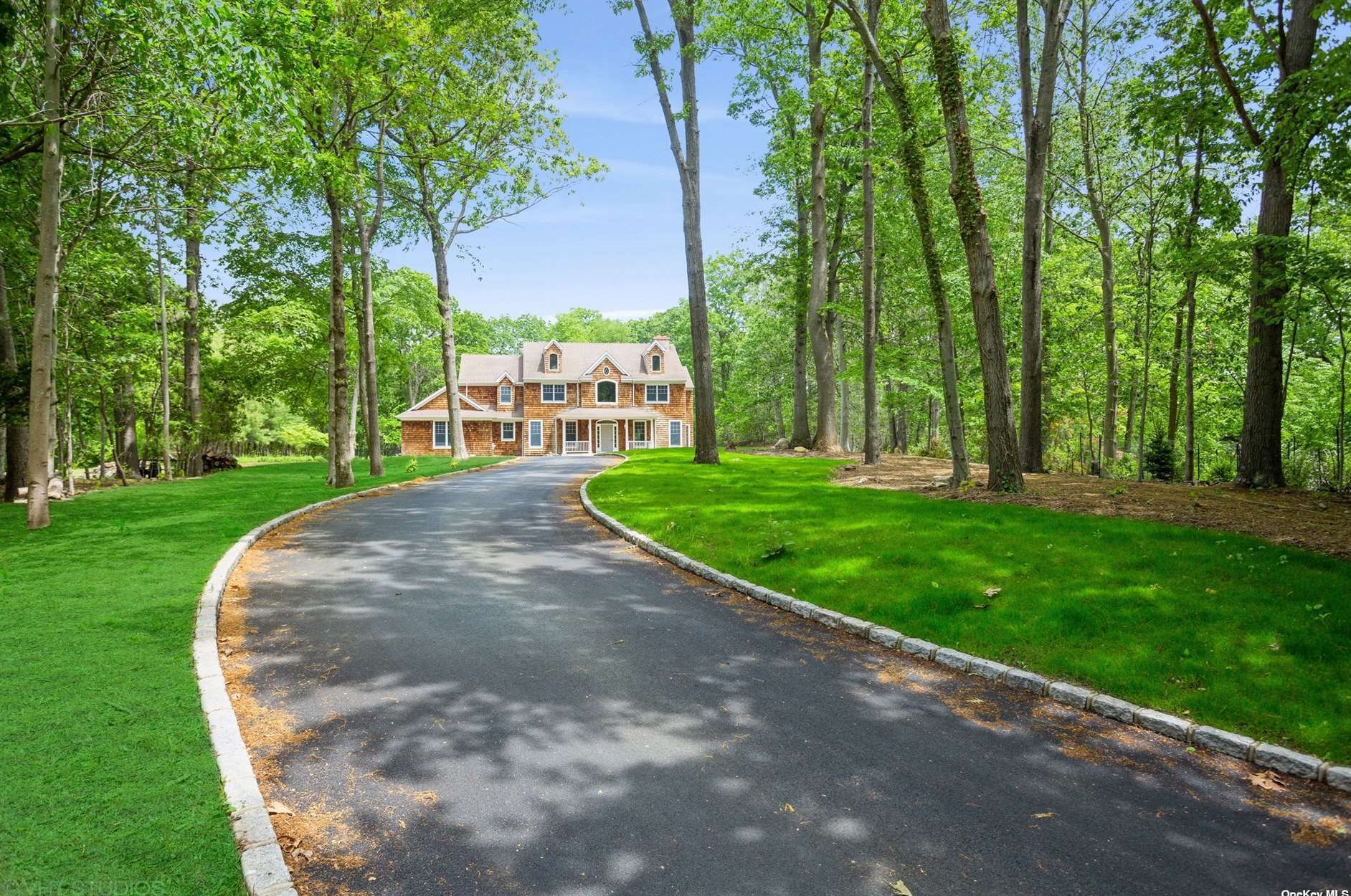 18 Watercrest Ct, Head Of The Harbor NY  11780-9702 exterior