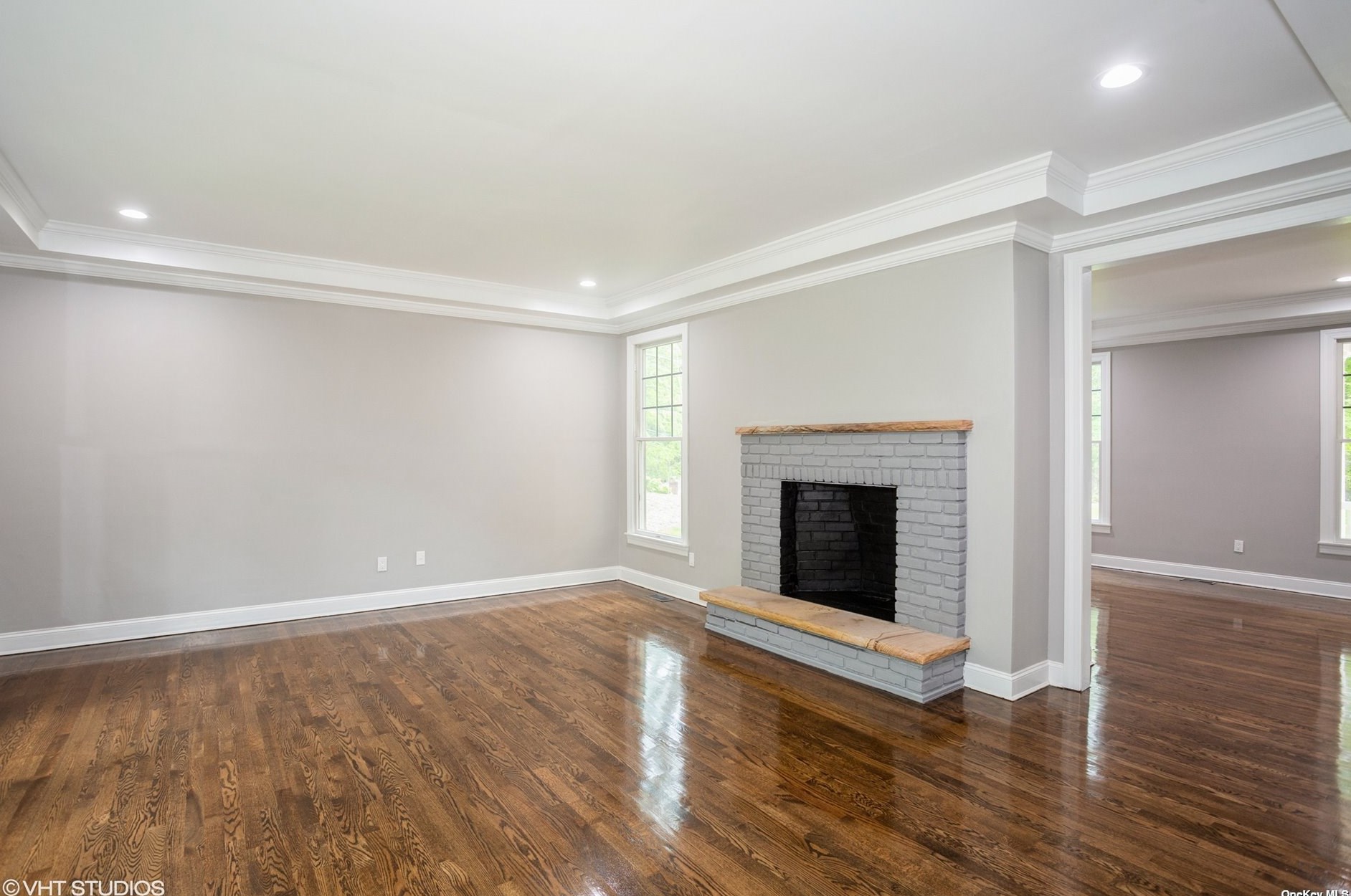 18 Watercrest Ct, Head Of The Harbor NY  11780-9702 exterior