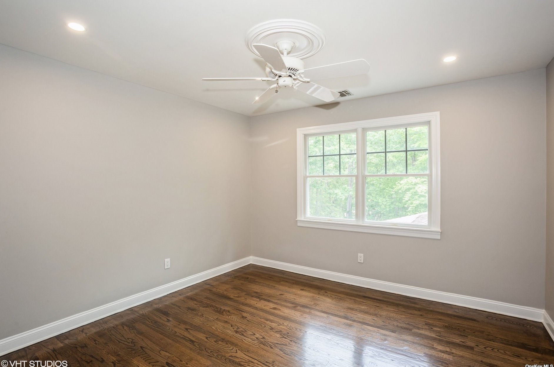 18 Watercrest Ct, Head Of The Harbor NY  11780-9702 exterior