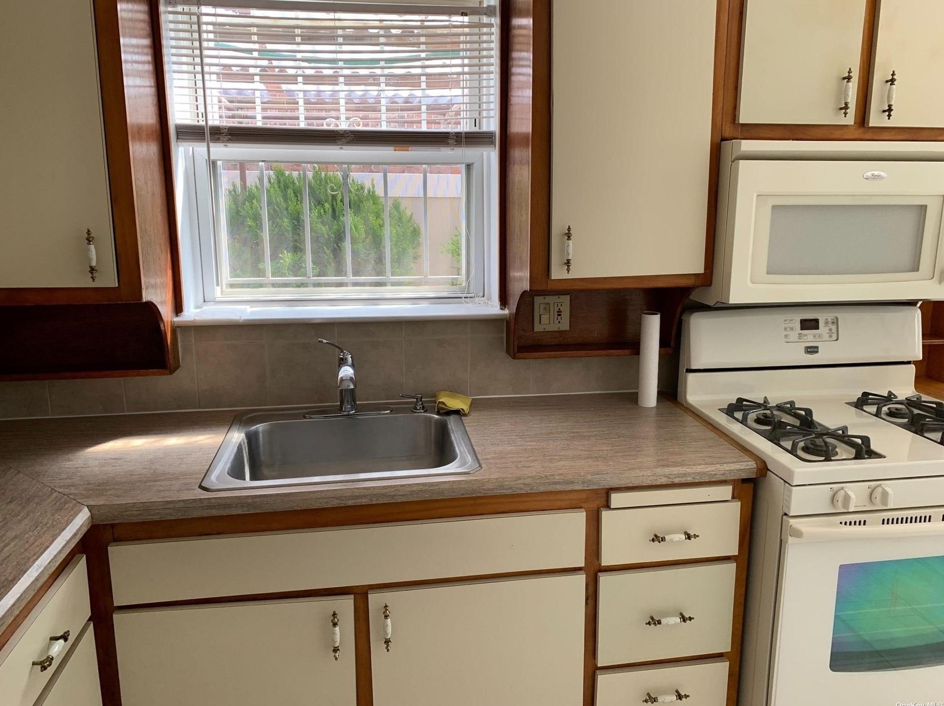71-09 Ditmars Blvd #1st Fl, Flushing, NY 11370
