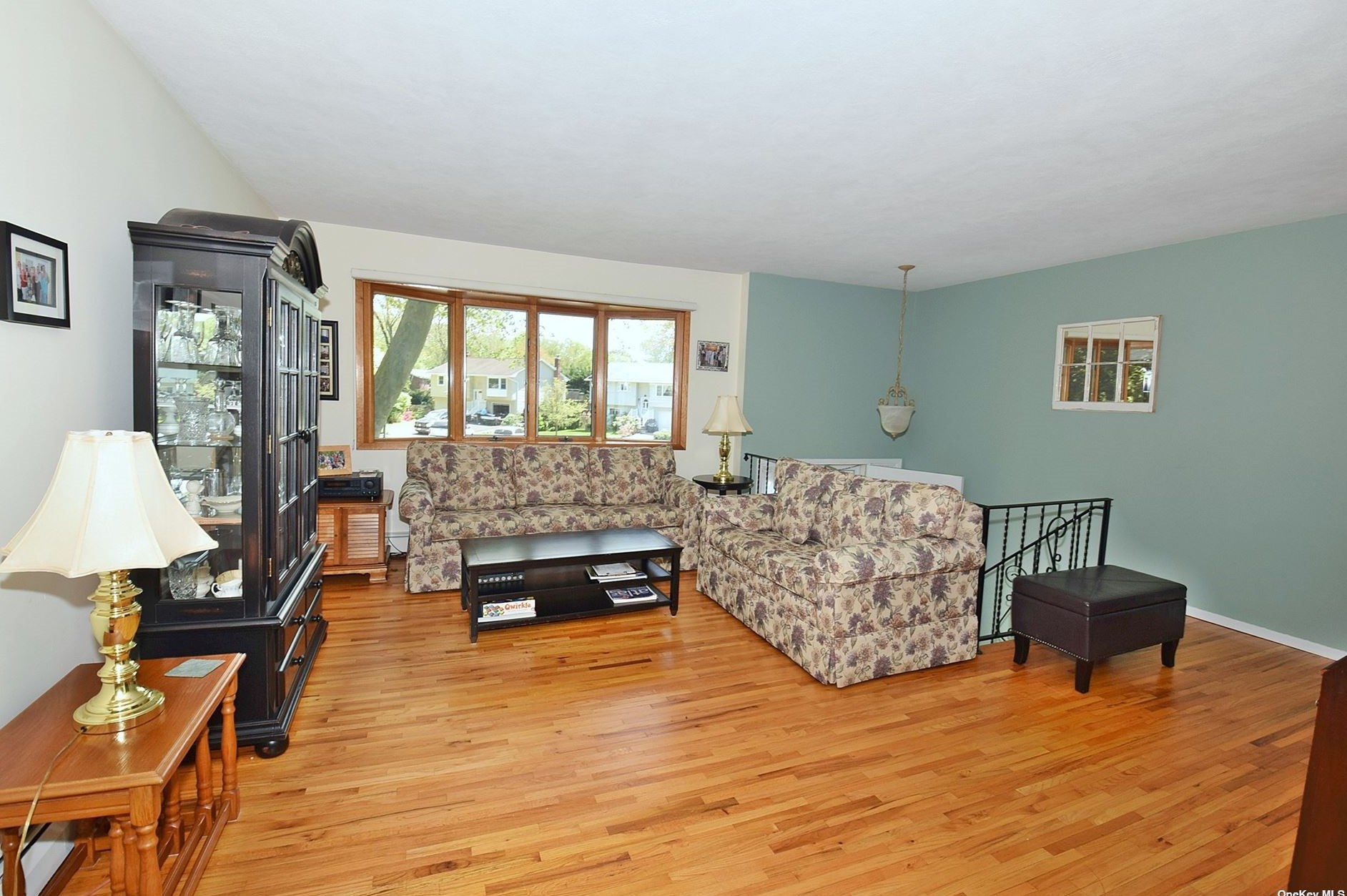 7 Ponds Edge Ct, Huntington Station, NY 11746