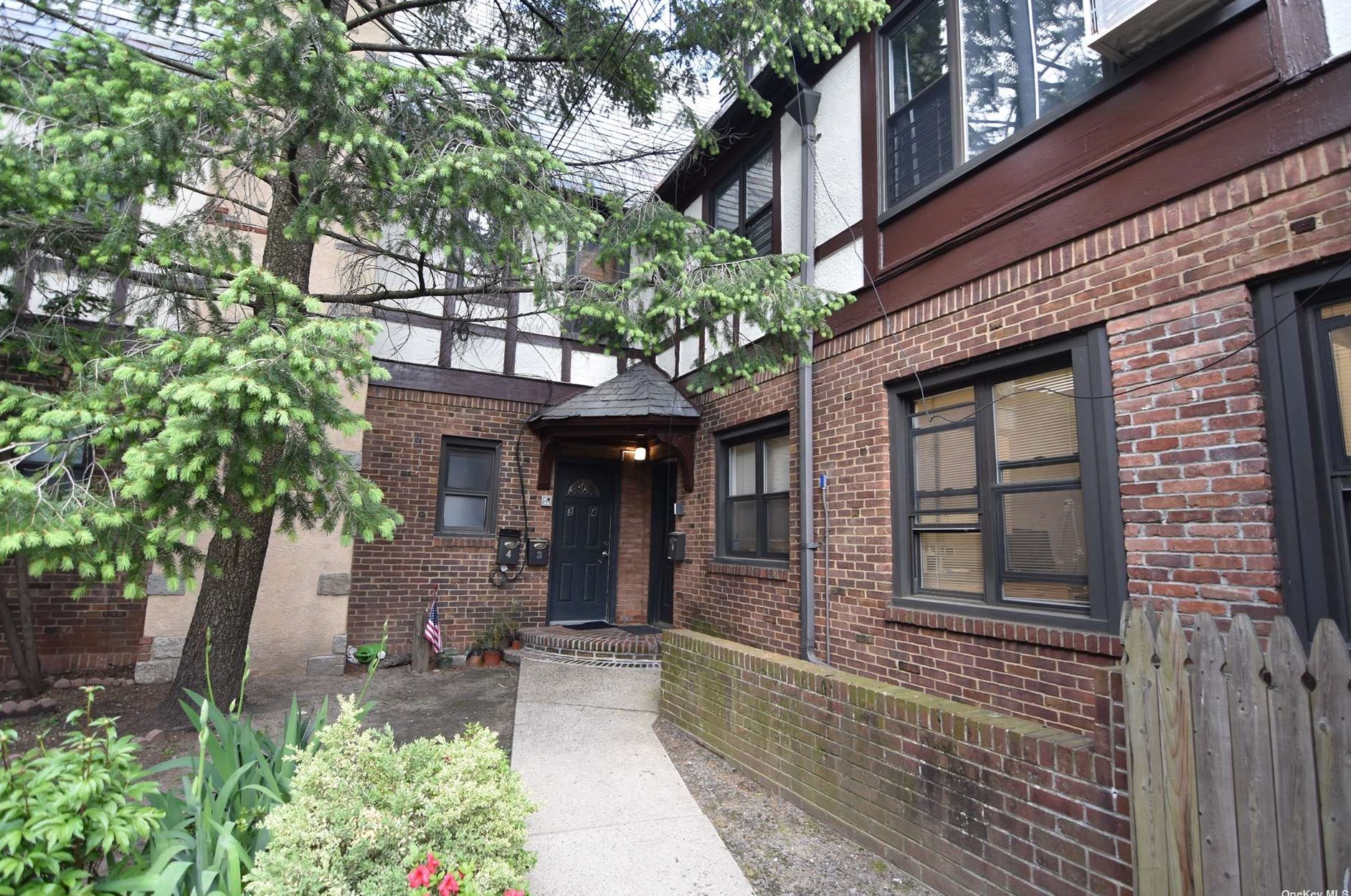 39-09 210th St #2fl, Flushing, NY 11361