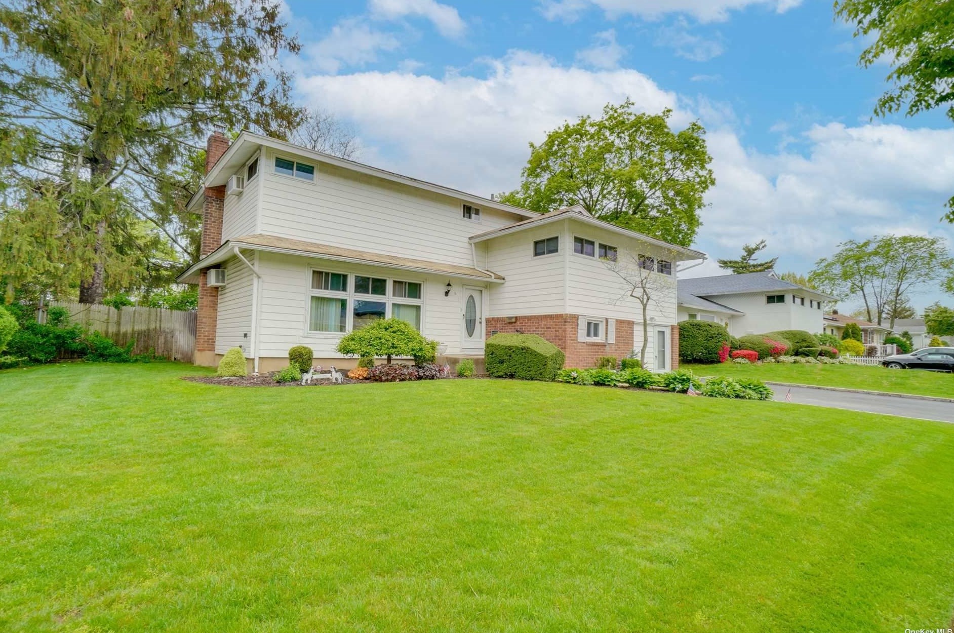 1463 Stephen Marc Ln, Hempstead, NY 11554-2206