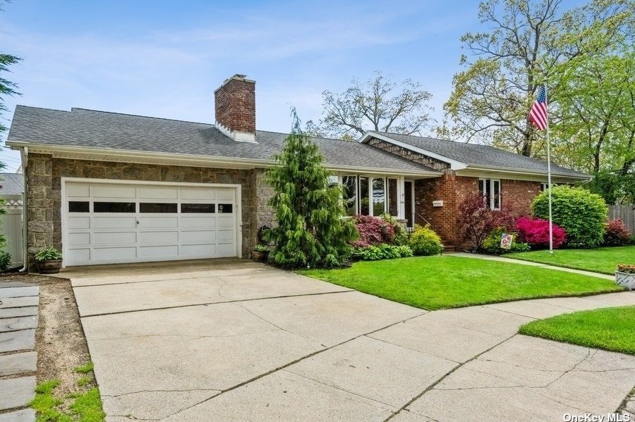 1940 Salem Rd, North Merrick, NY 11566-1611