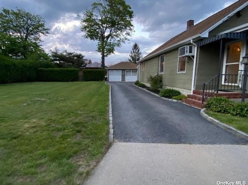 19 Gladiola St, Canaan Lake, NY 11772-2721