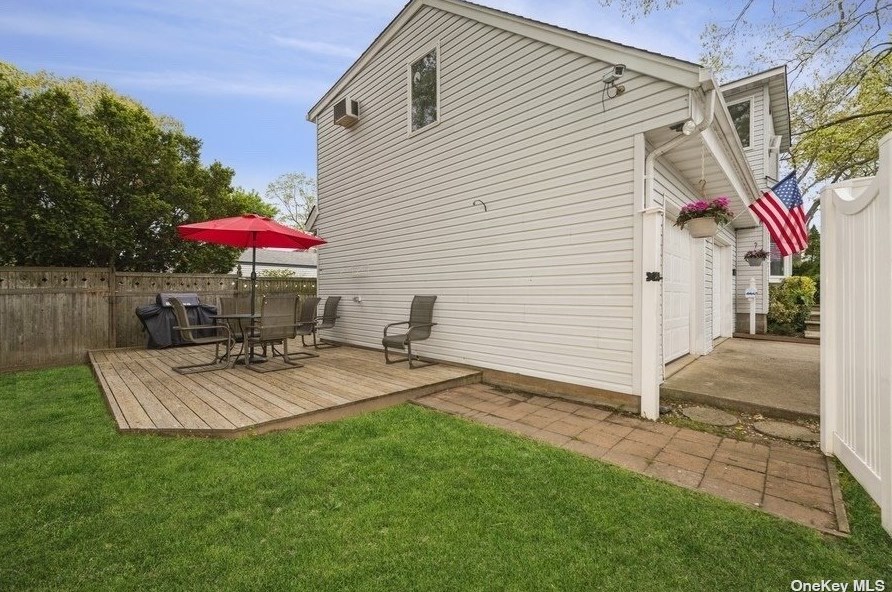 100 Webster St, North Merrick NY  11566-2619 exterior