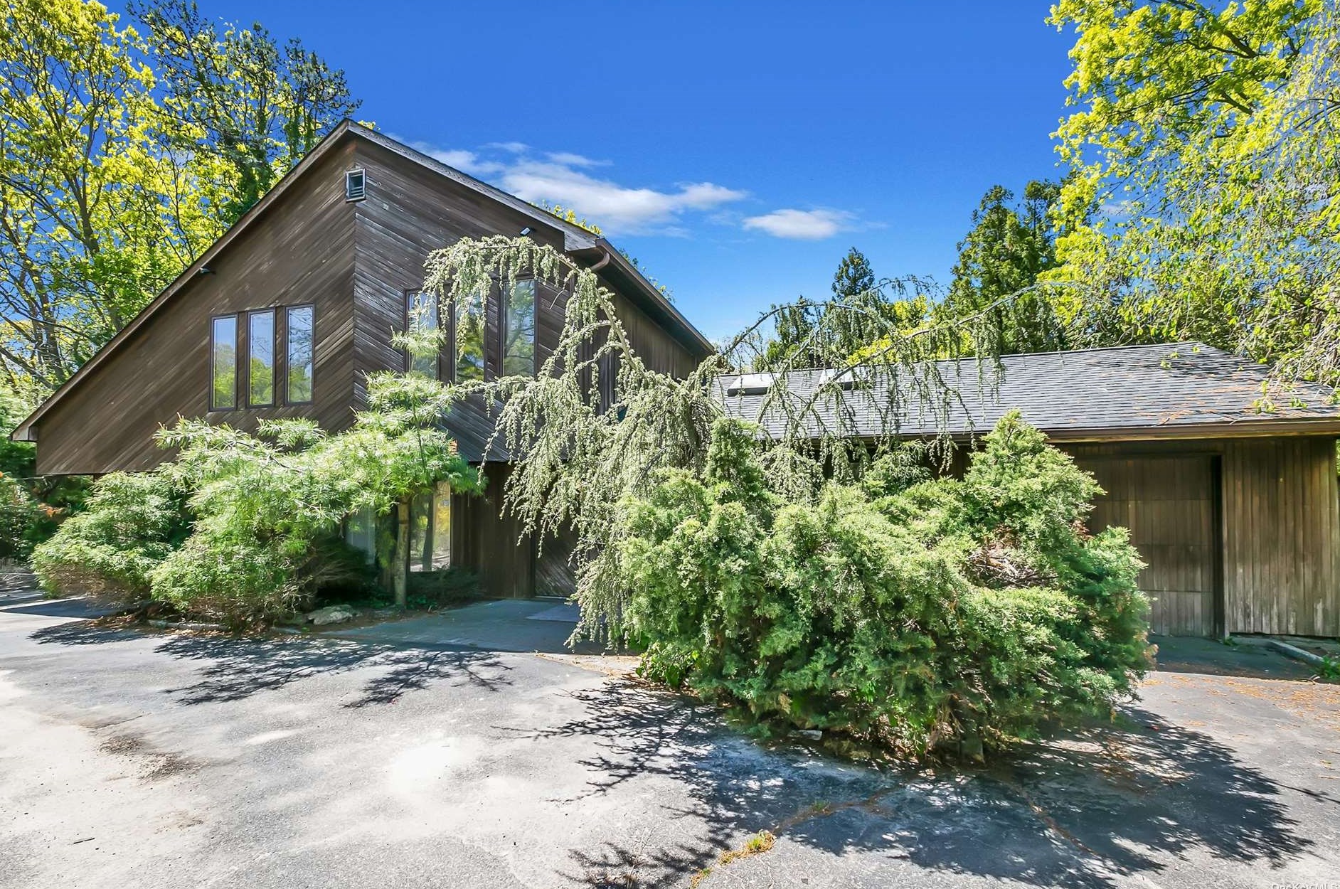 34 Hawthorne St, Mount Sinai, NY 11766