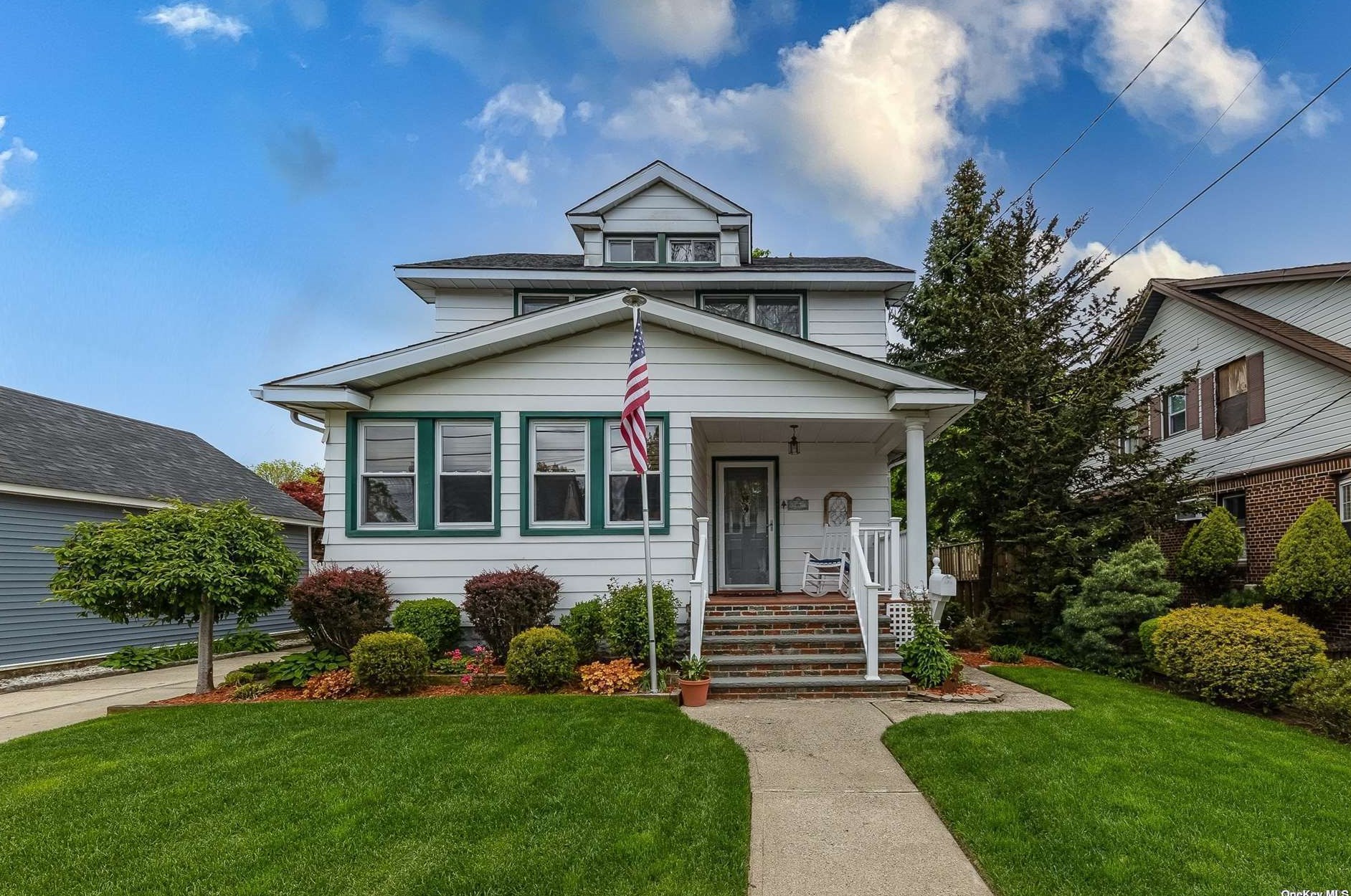 69 Pearsall Ave, Lynbrook, NY 11563-1540