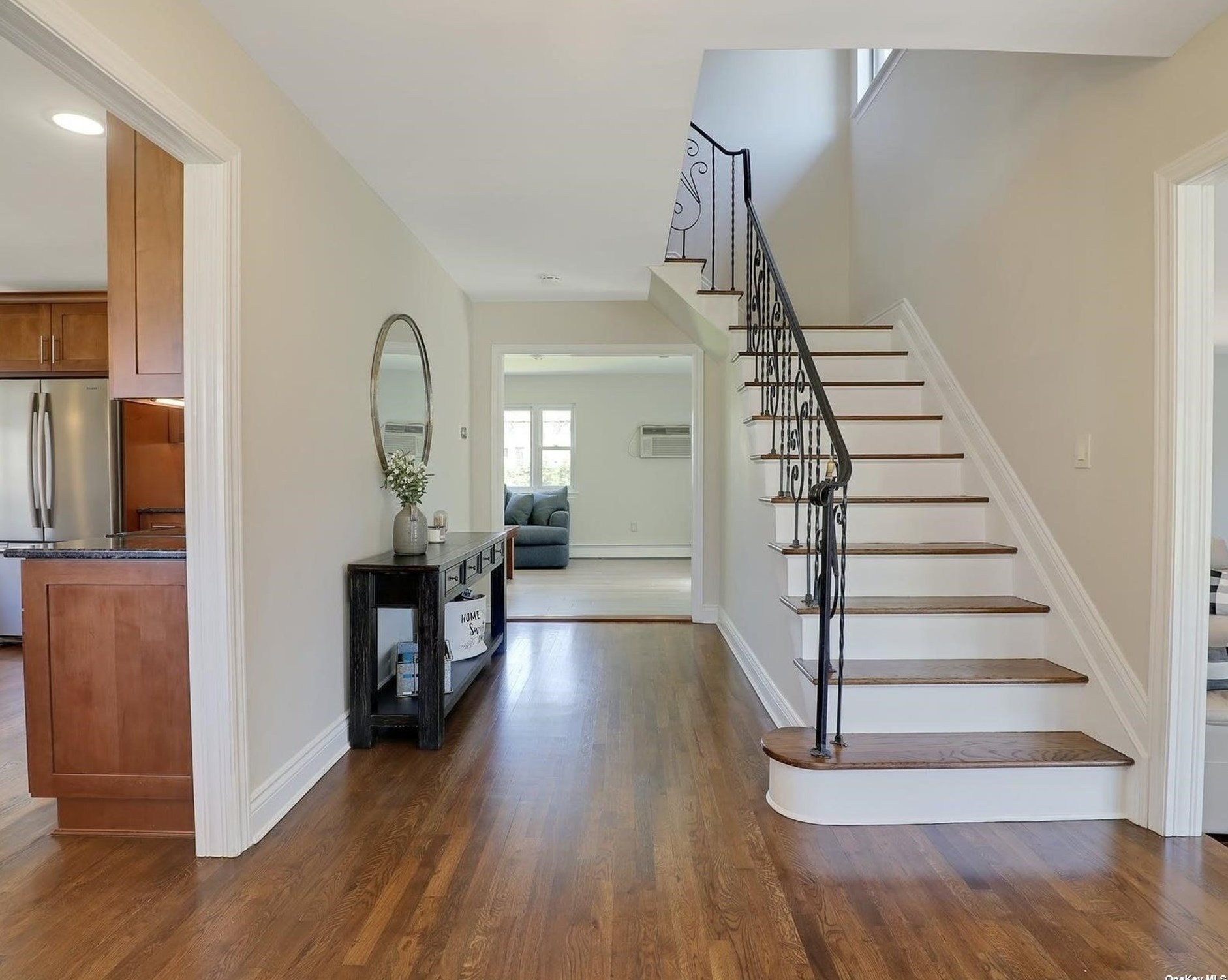 87 Wexford Dr, Oakdale, NY 11769