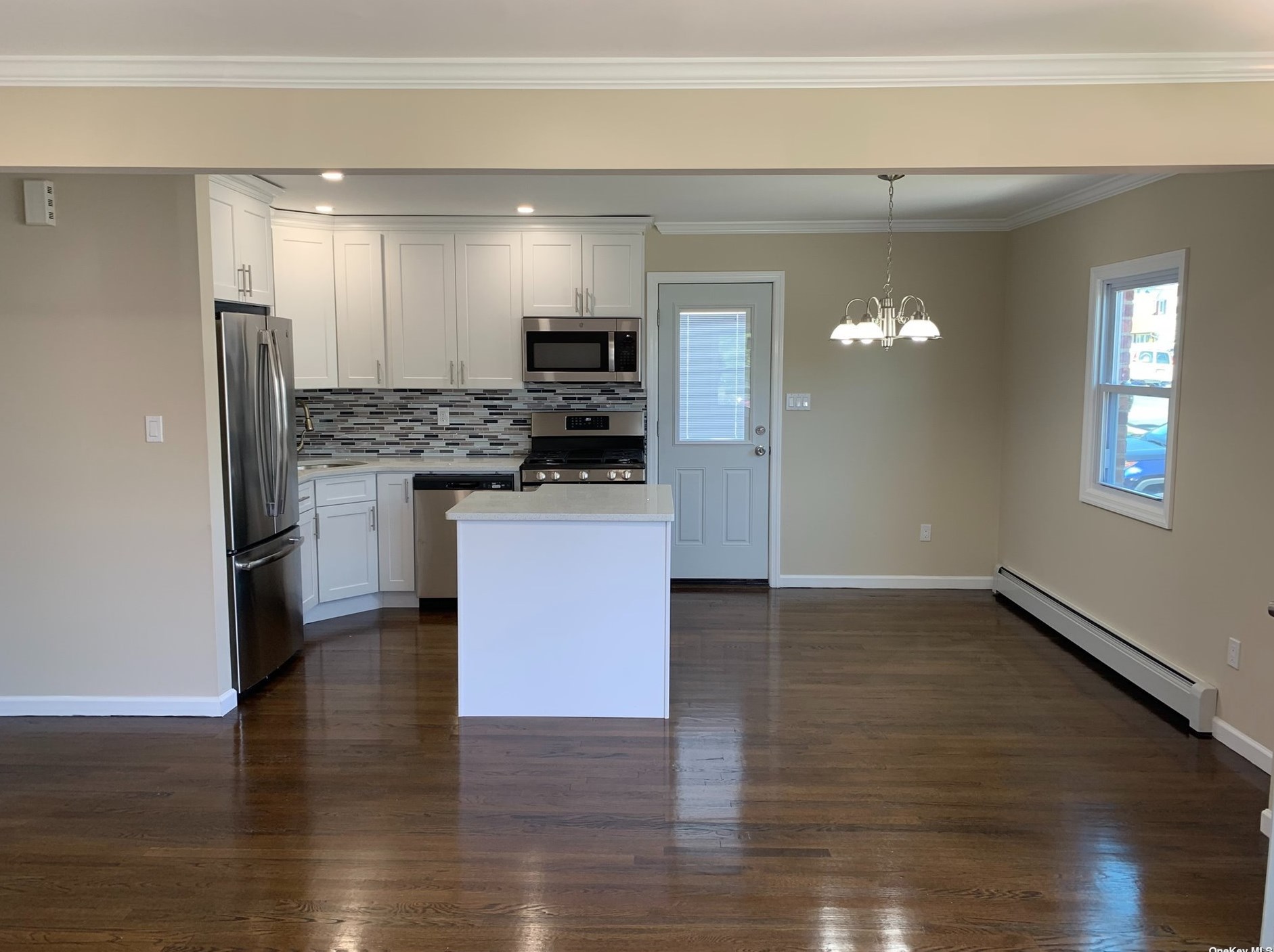 1633 Madison St, Floral Park, NY 11003