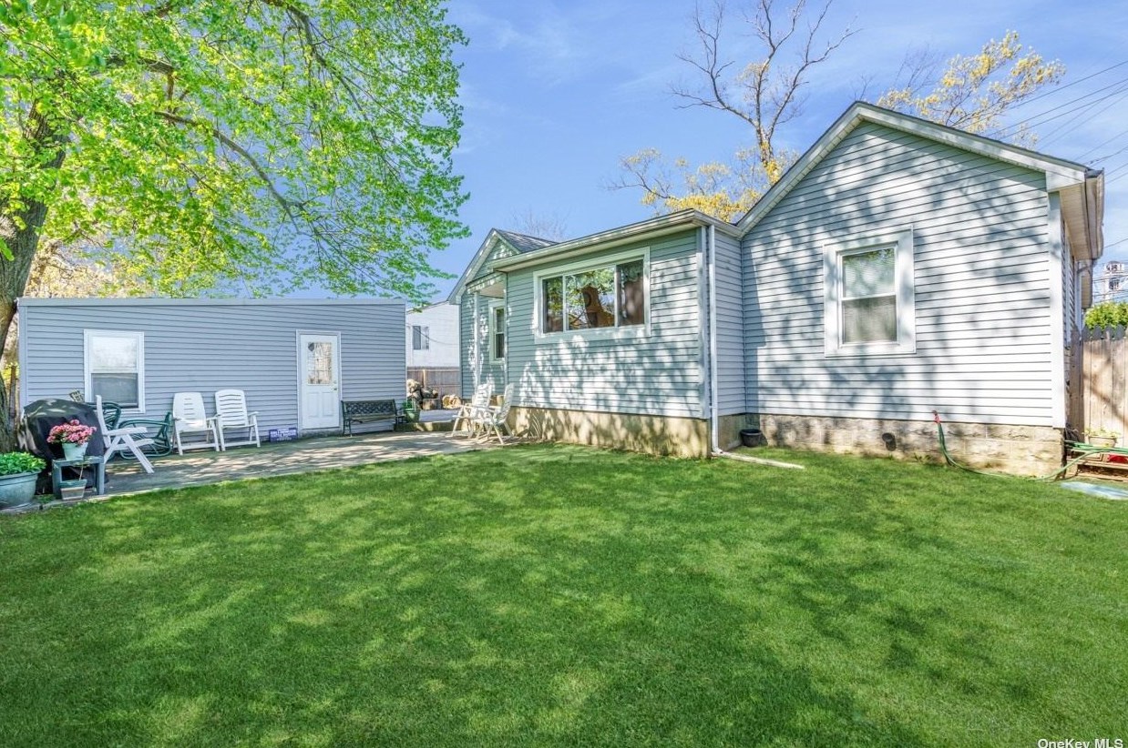 225 Great East Neck Rd, Babylon, NY 11704