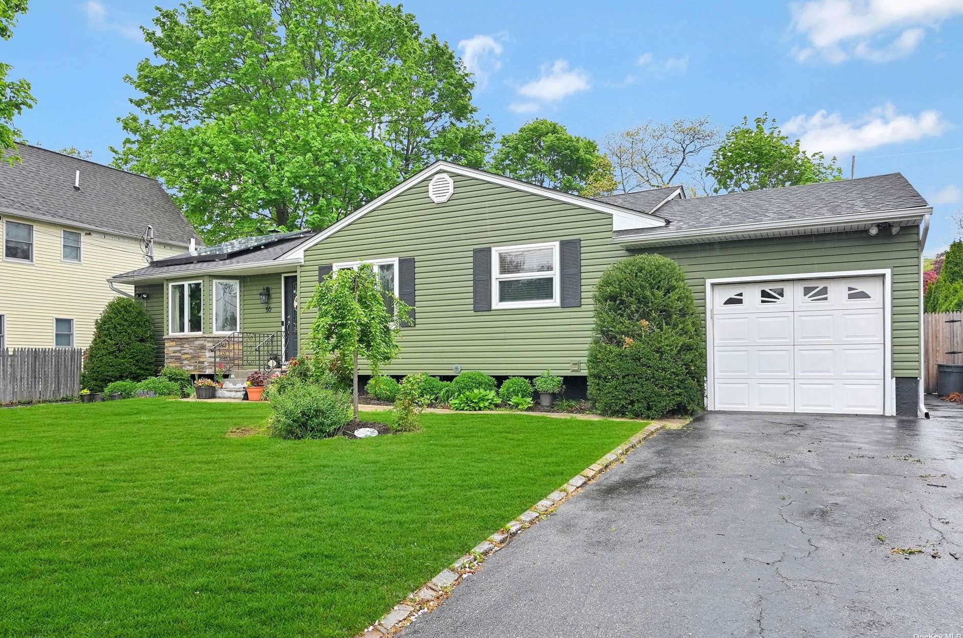 50 Georgia St, Elwood, NY 11731
