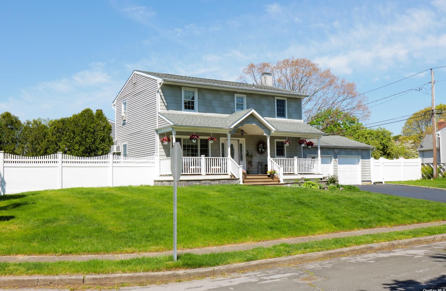 2 Northview Ct, South Setauket, NY 11720