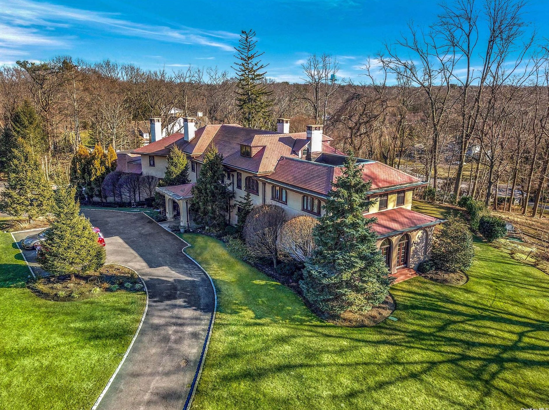 180 Middle Neck Rd, Port Washington, NY 11050